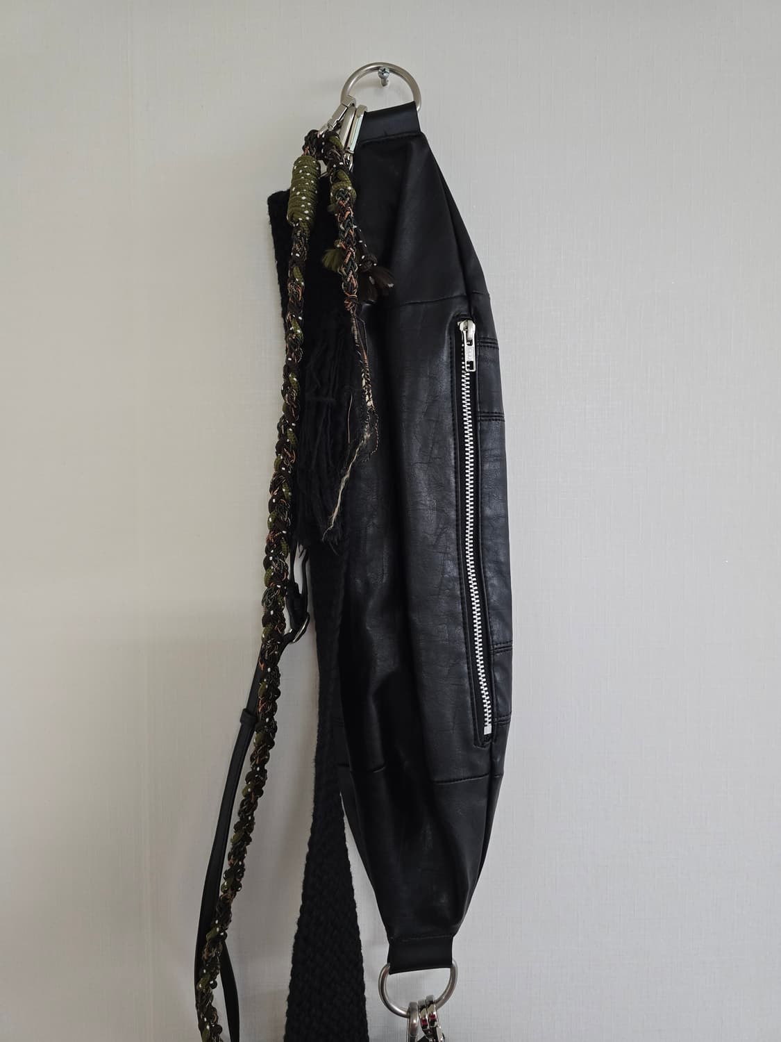 알렌느 크로와상 크로스백 상품이미지1