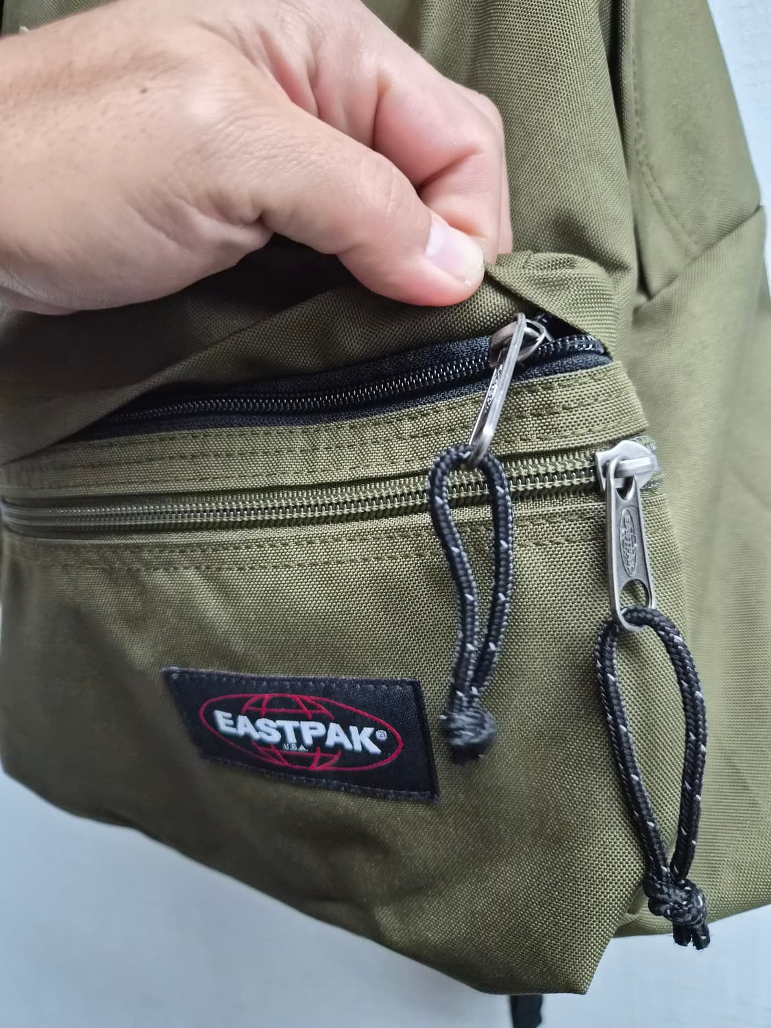 24L) EASTPAK 이스트팩 패디드 백팩 팝니다 상품이미지3