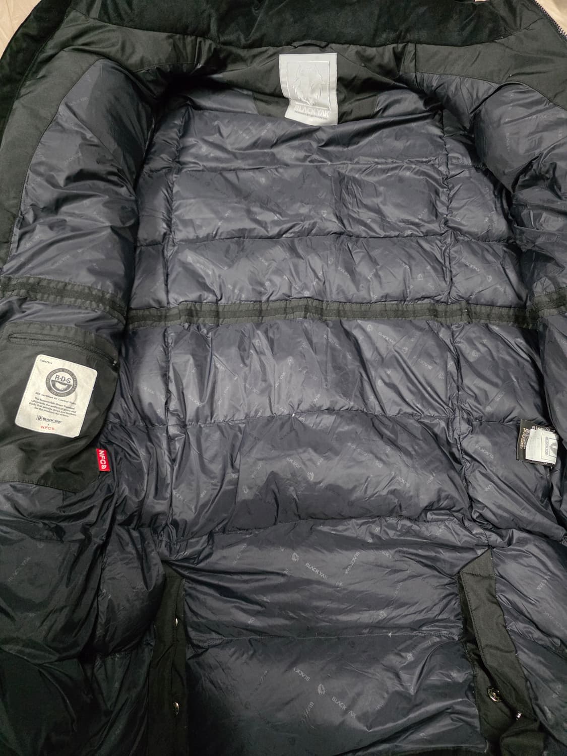 블랙야크 엣지 스톰 구스다운 롱패딩. 
싸이즈 100.  한정판 상품이미지6