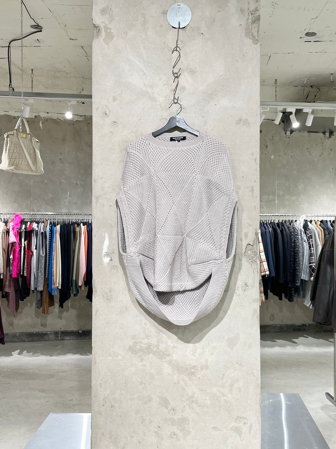 준야 와타나베 라이트 그레이 피규어 쉐입 니트 베스트 상품이미지1