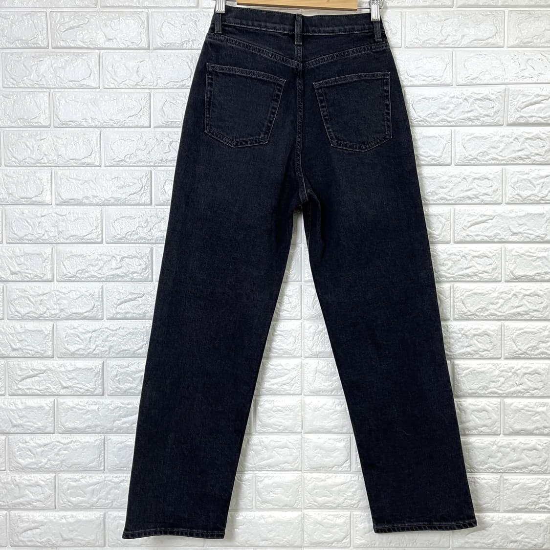 COS Extra High Rise Straight Black Denim 상품이미지4