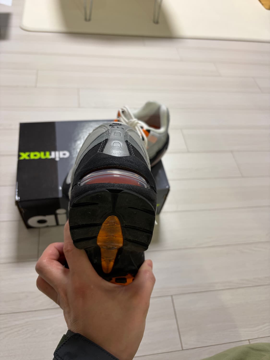 나이키 에어맥스95 big kids 브라이트 만다린 상품이미지3