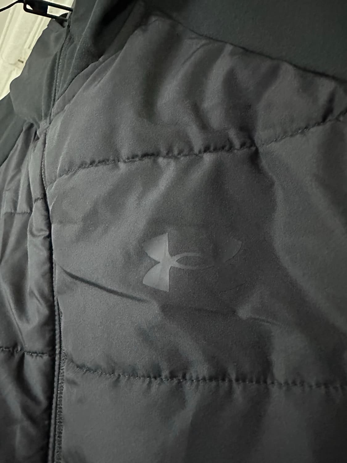 언더아머 블랙 후드 패딩 자켓 상품이미지2