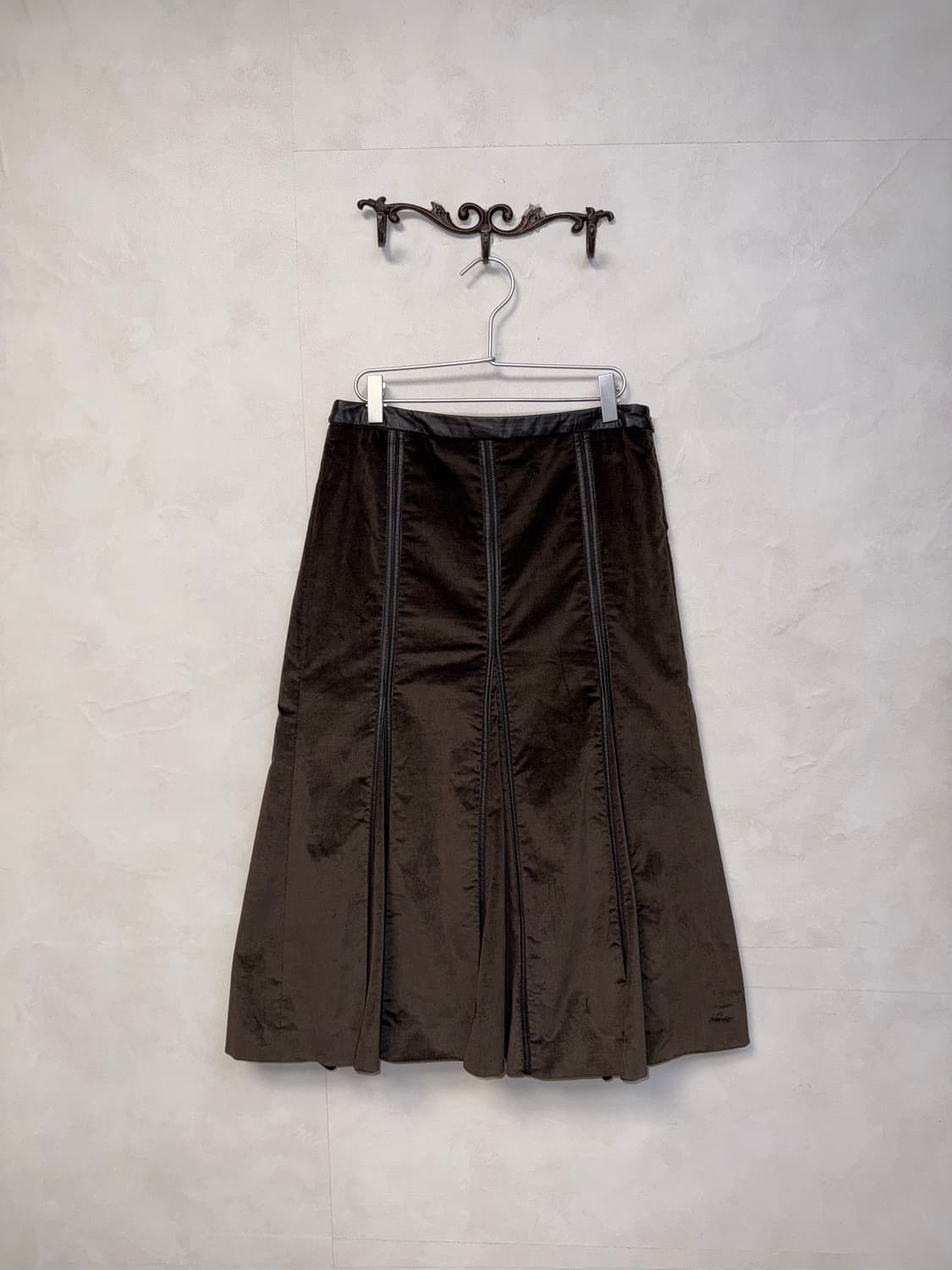 Demoo dark brown velvet cow skin skirt 상품이미지1