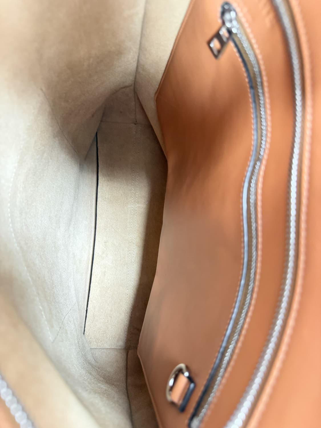 로에베 아나그램 레더 쇼퍼백 상품이미지9