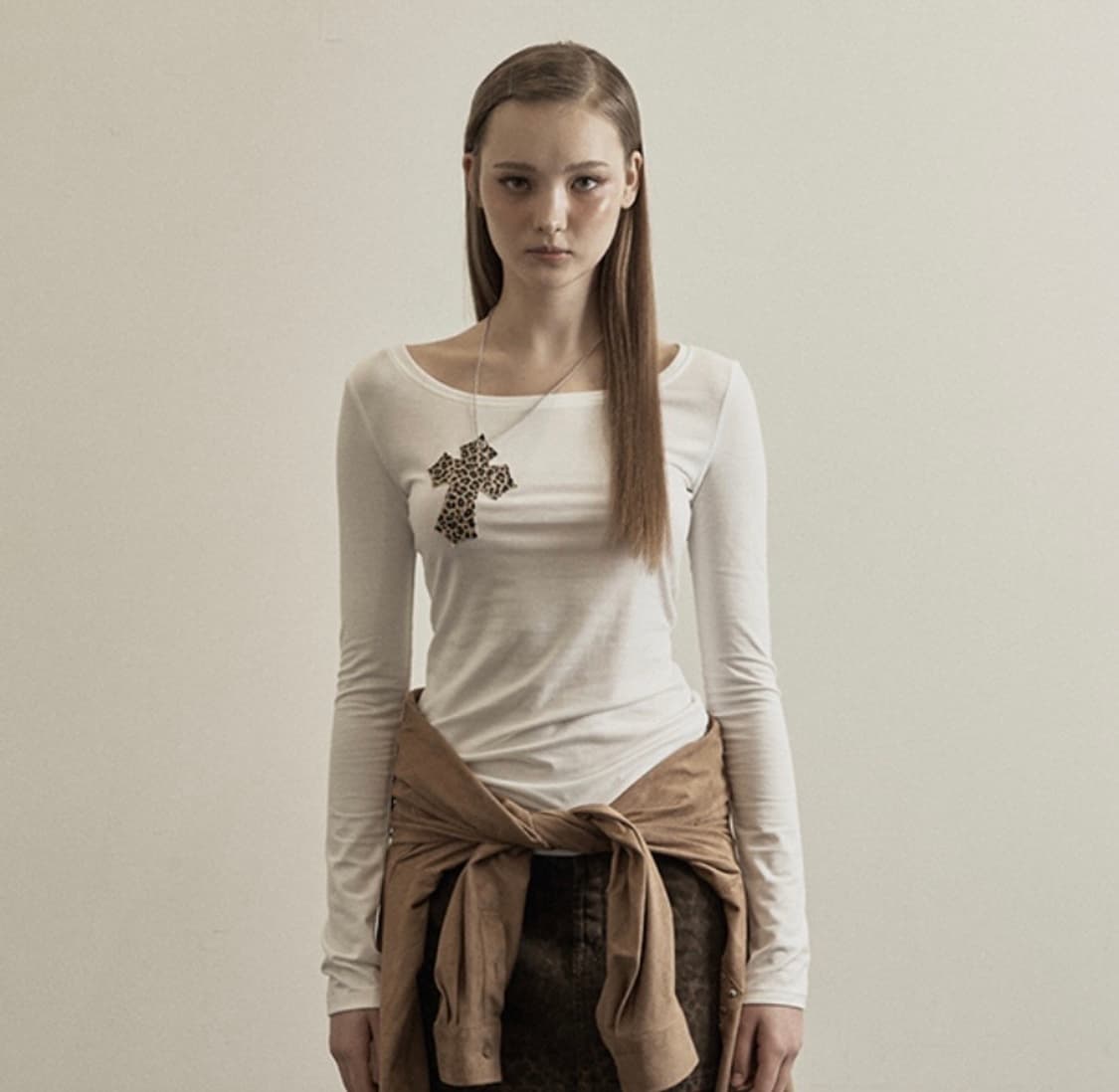 일리오 레오파드 크로스 넥클리스 롱슬리브 상품이미지1