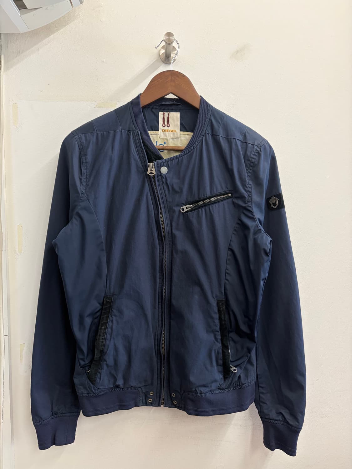 N290. 디젤 사선 디테일 봄버 자켓 상품이미지1