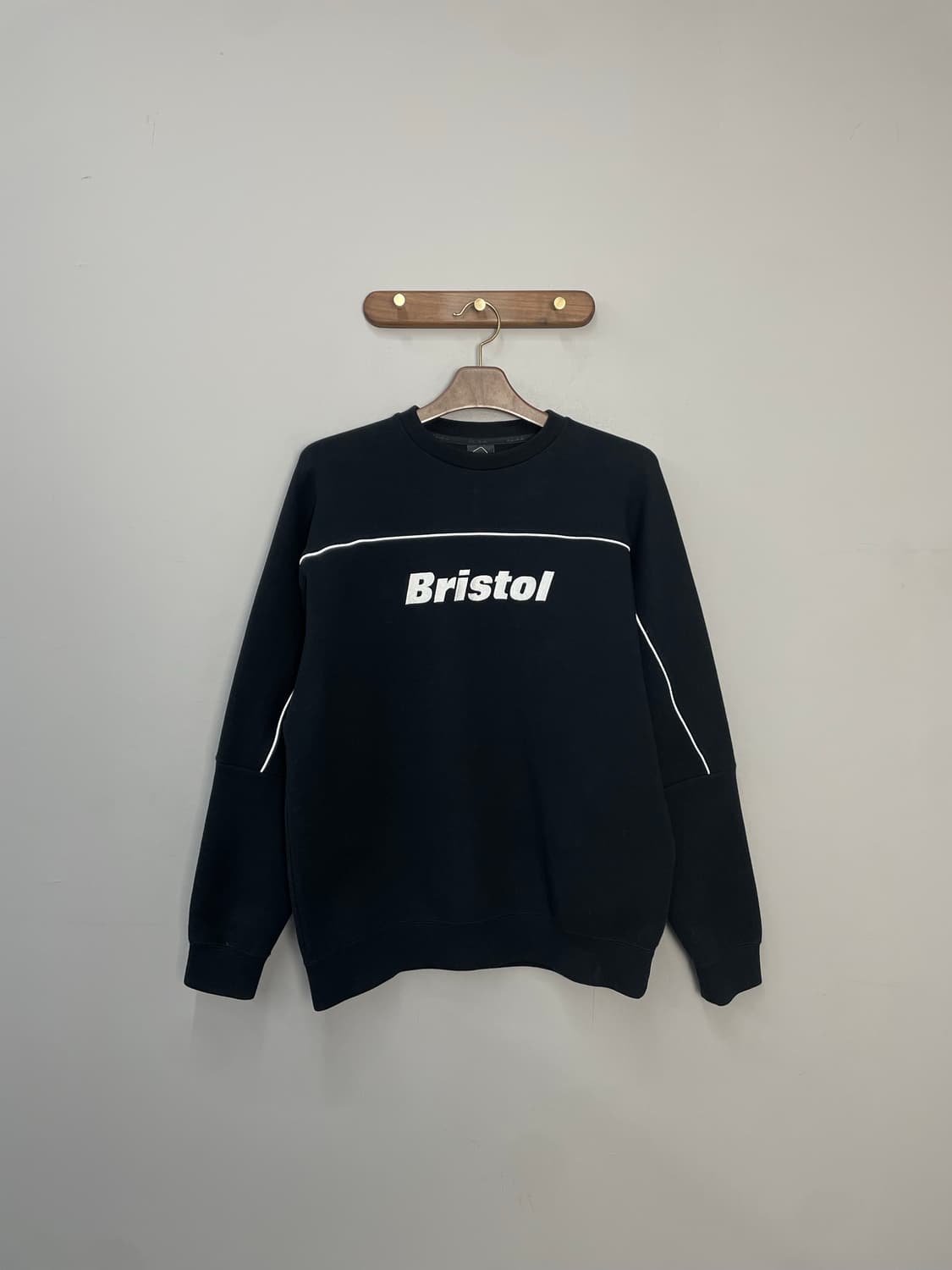 브리스톨 사이드라인 빅로고 블랙 맨투맨 H2110 상품이미지2