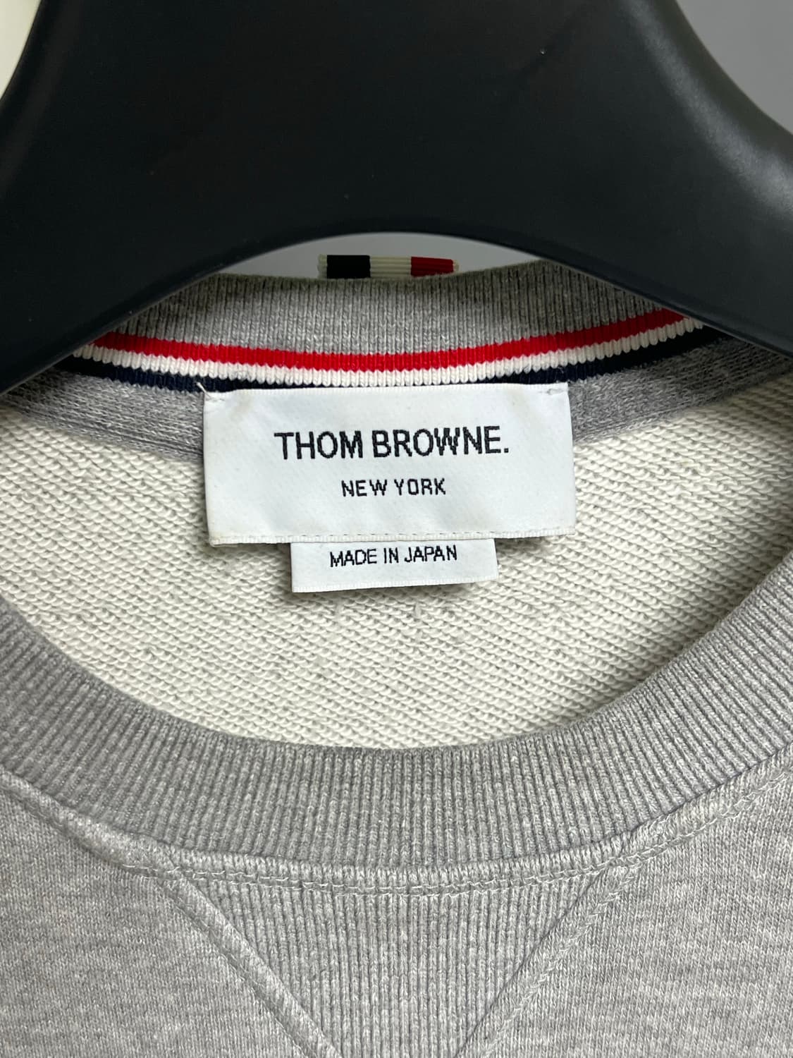[정품] 5 톰브라운 사선 맨투맨 그레이 상품이미지6