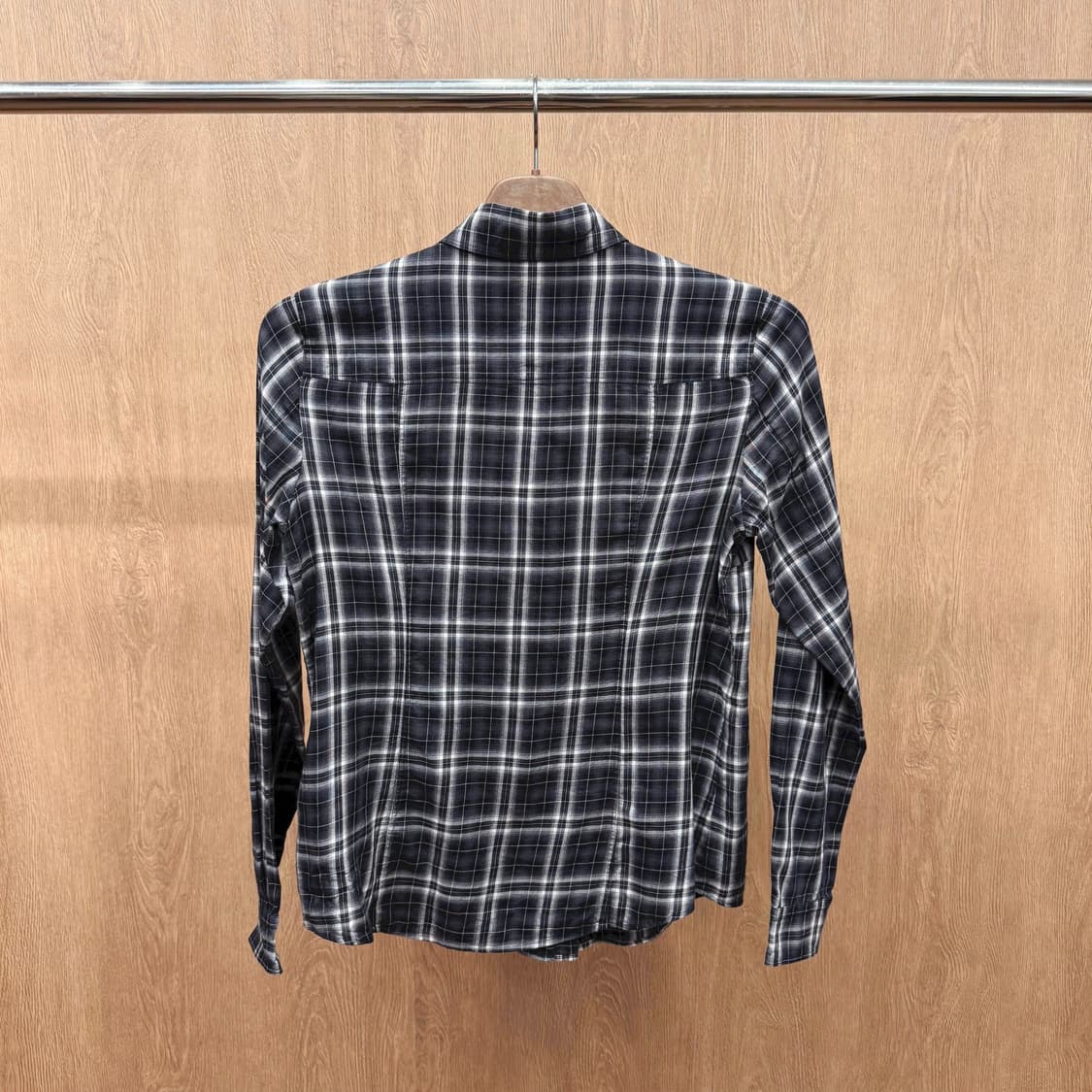 버버리 런던 클래식 체크 셔츠 버튼업 카라 패턴 디테일 슬림핏 블랙 상품이미지3