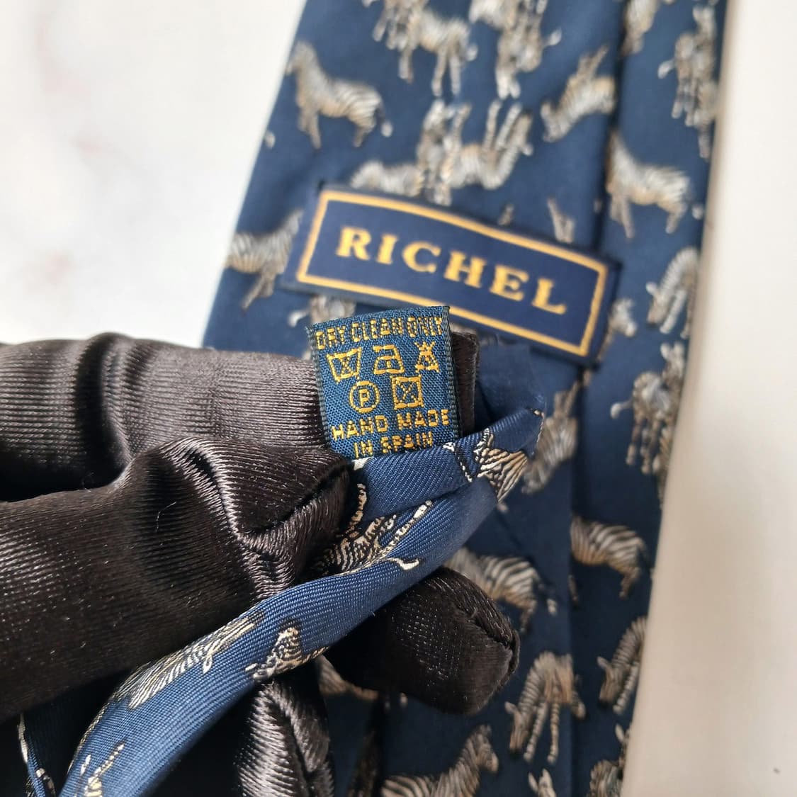 리첼 실크 네이비 얼룩말 모티브 넥타이 9.2cm A+등급 G17
 상품이미지10