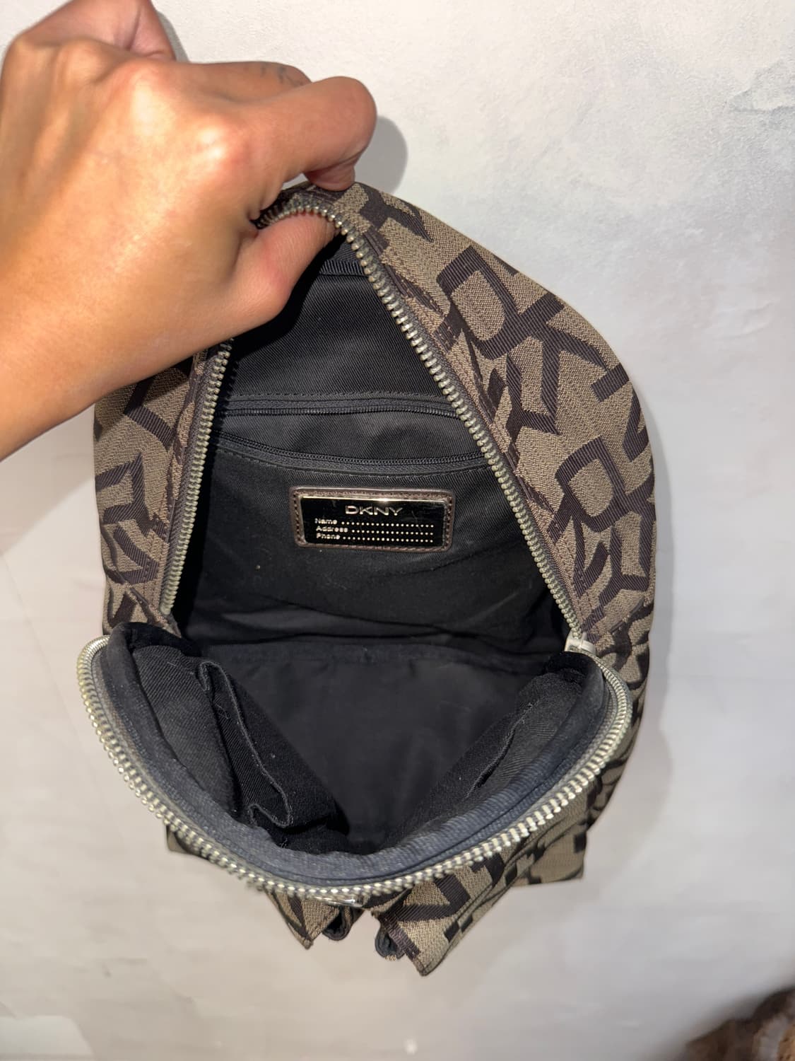 DKNY brown logo multi pocket backpack  상품이미지4