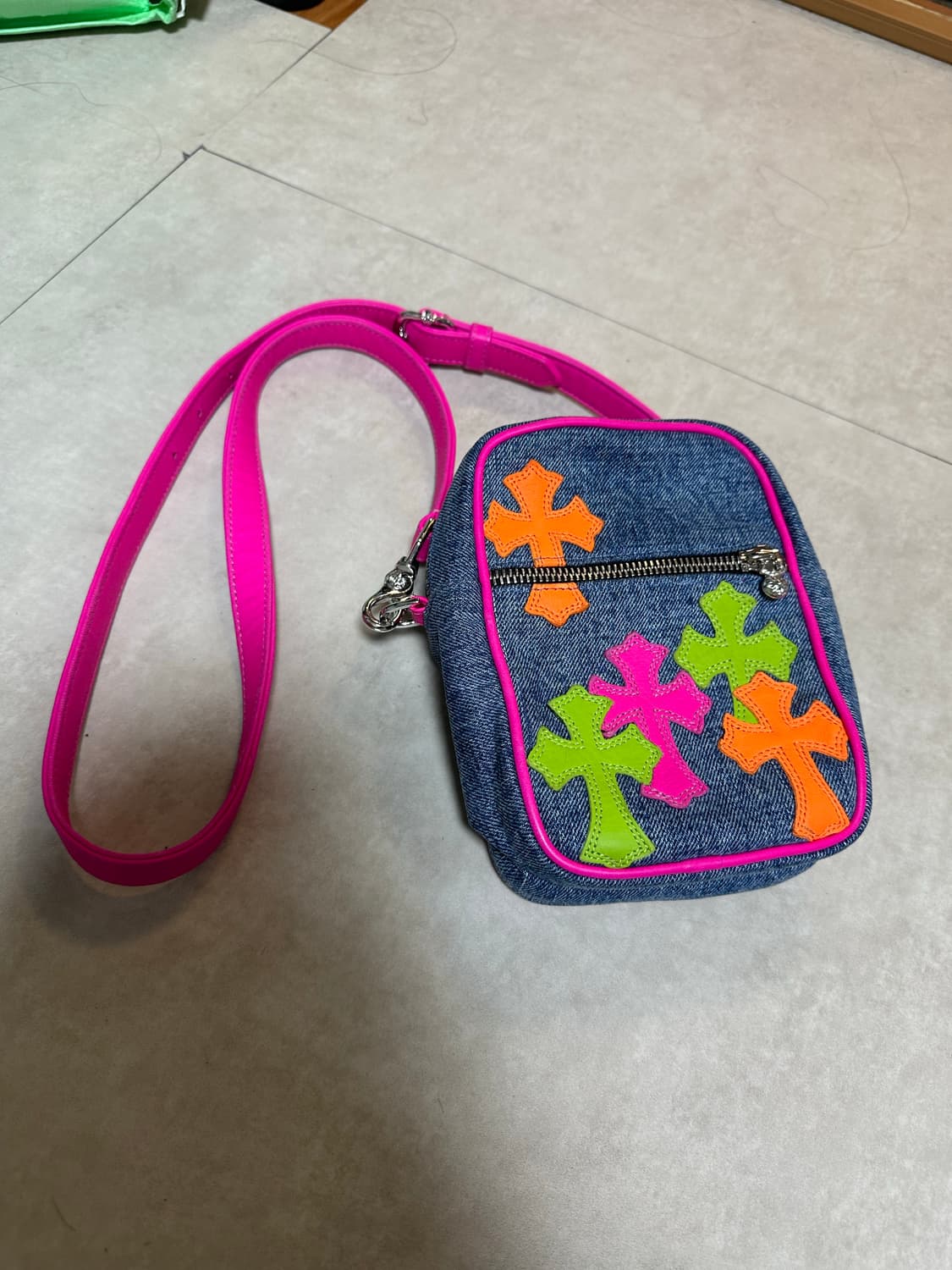 크롬하츠 레더 패치 멀티컬러 타카백 크로스백 상품이미지1