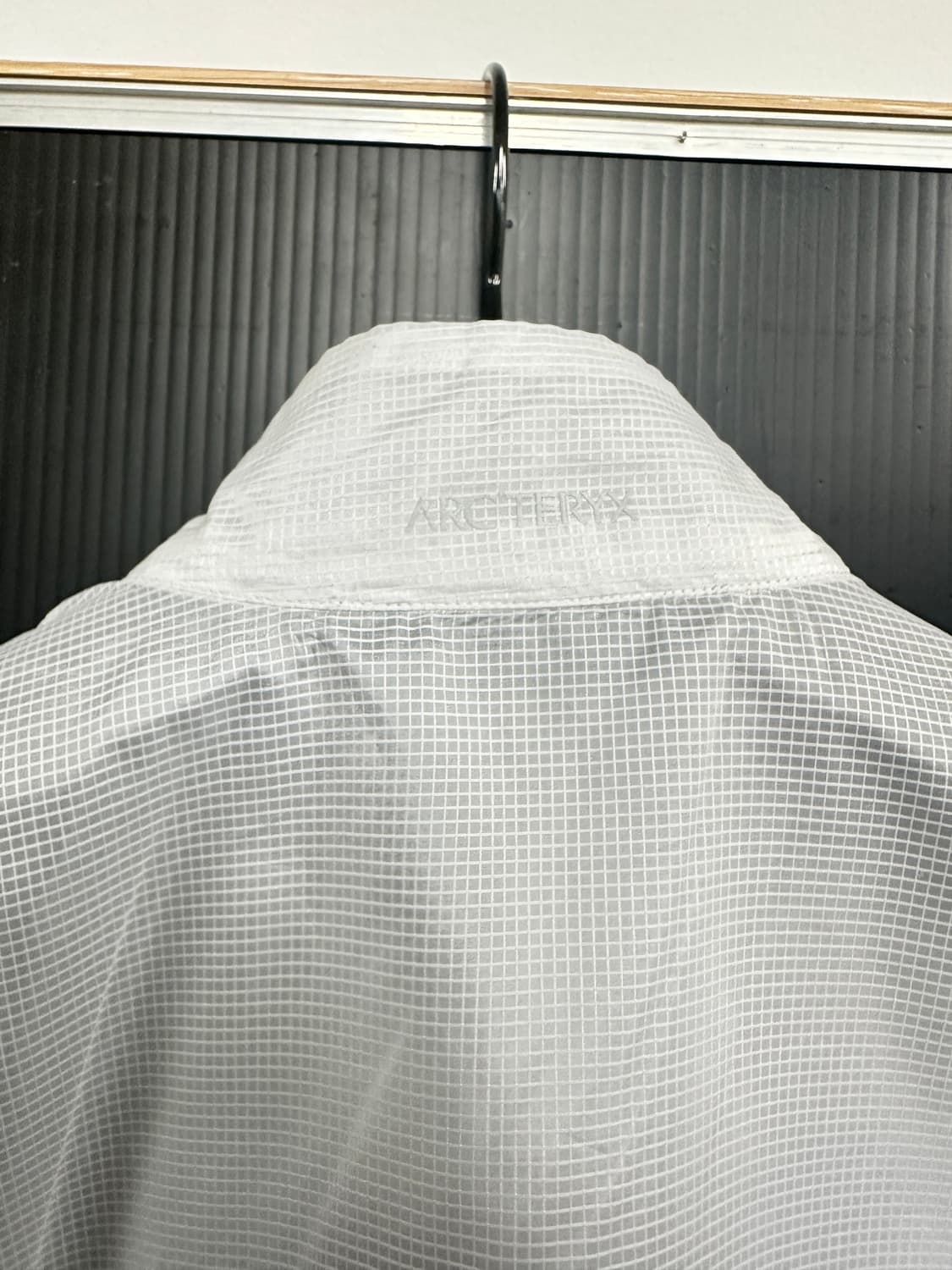 아크테릭스(ARC’TERYX) 여성 윈드브레이커 자켓 상품이미지4