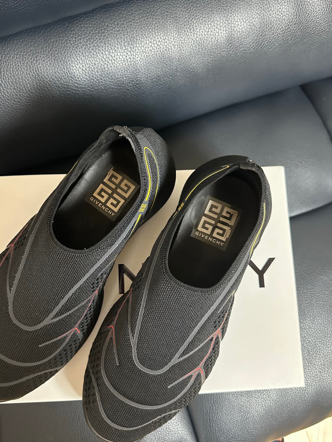 지방시 tk360 블랙 옐로우 41 사이즈 상품이미지3