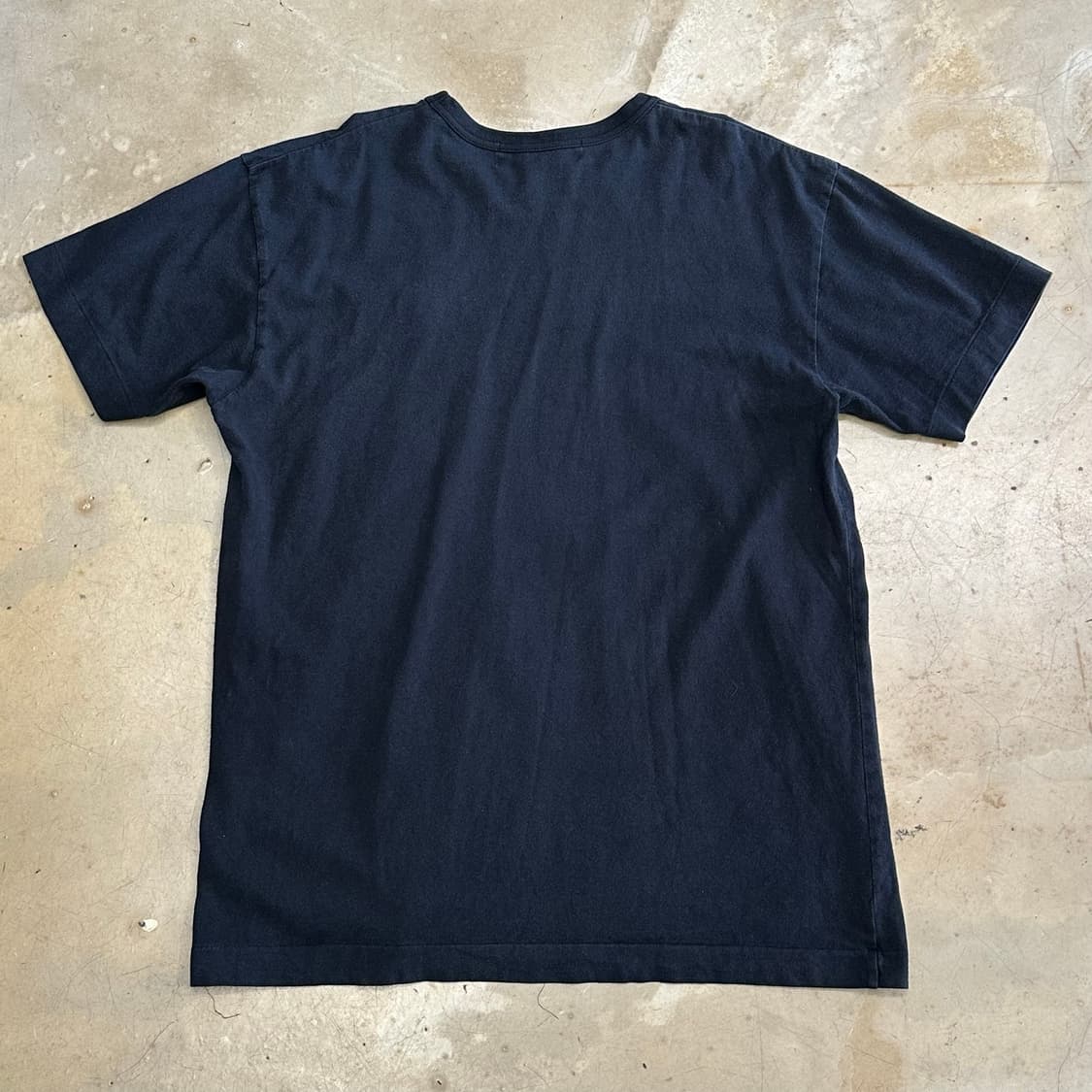XL 꼼데가르송 레드와펜 블랙 반팔티 상품이미지3