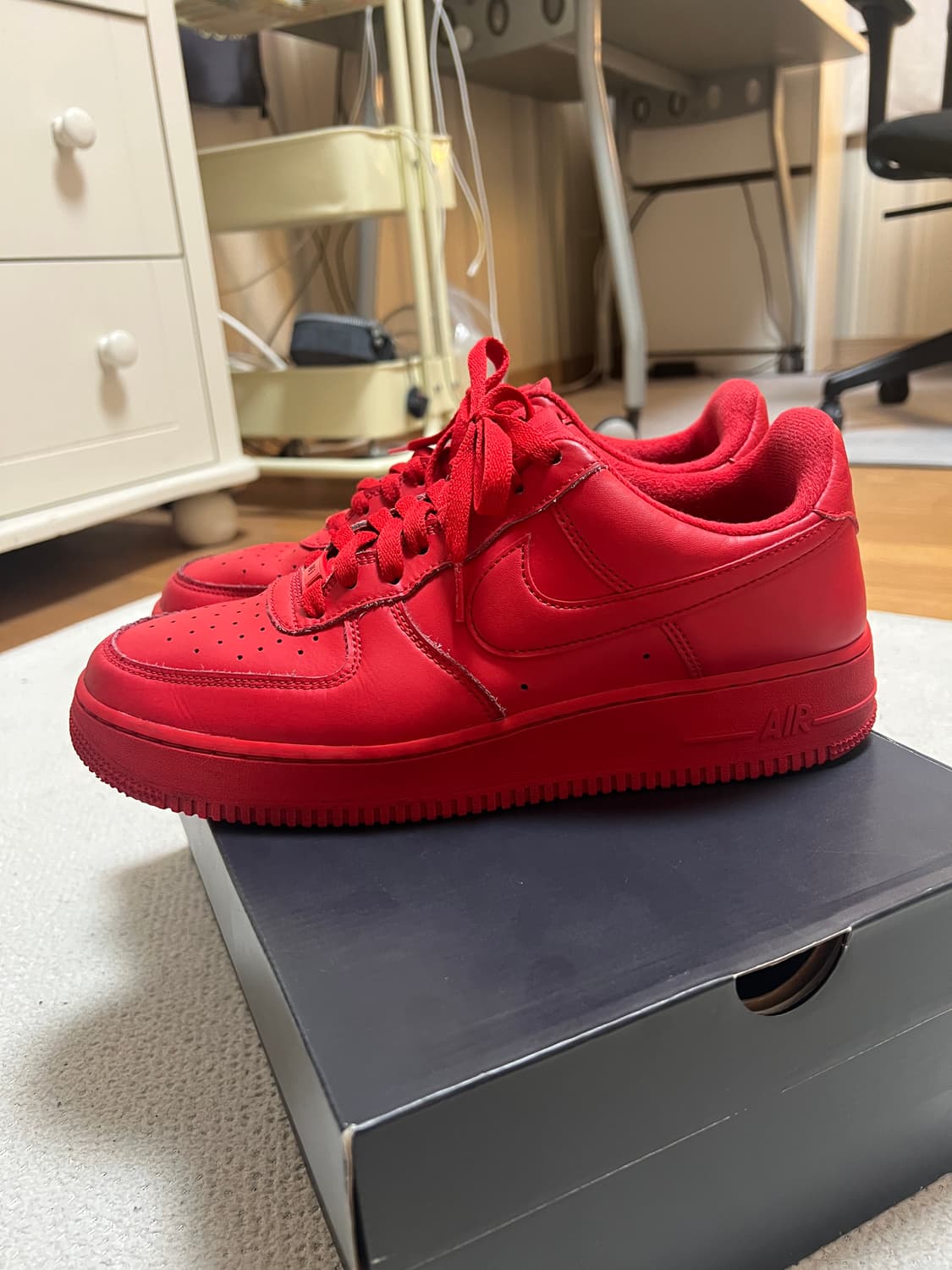 275 에어포스 1 로우 트리플 레드 올레드 올빨강 상품이미지5