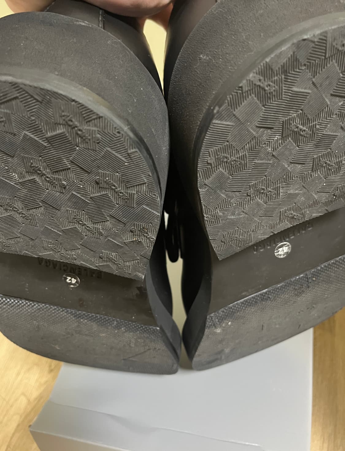 발렌시아가 스테로이드 더비 42
 상품이미지2