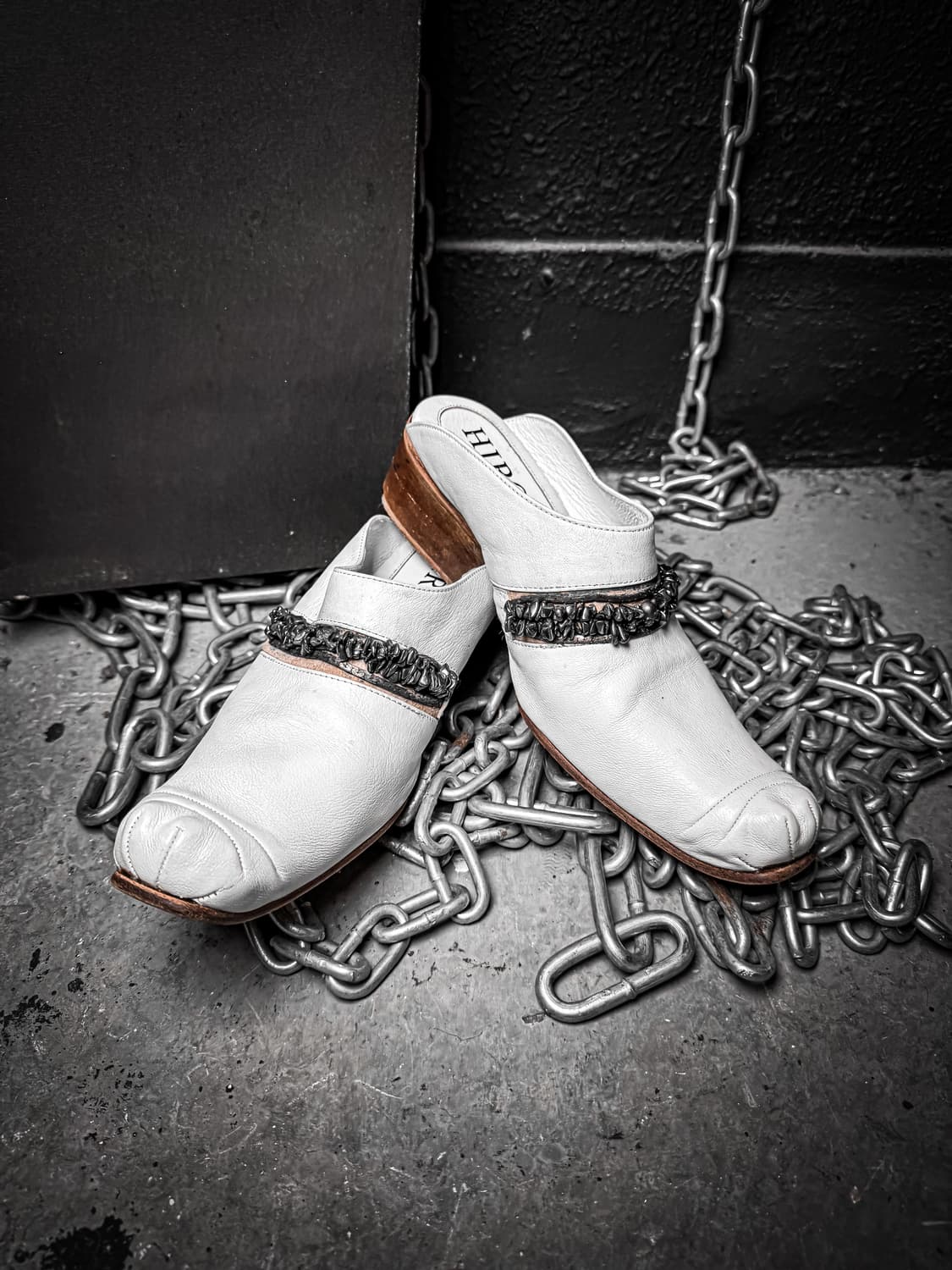HIROMU TAKAHARA – White Leather Mule 상품이미지2