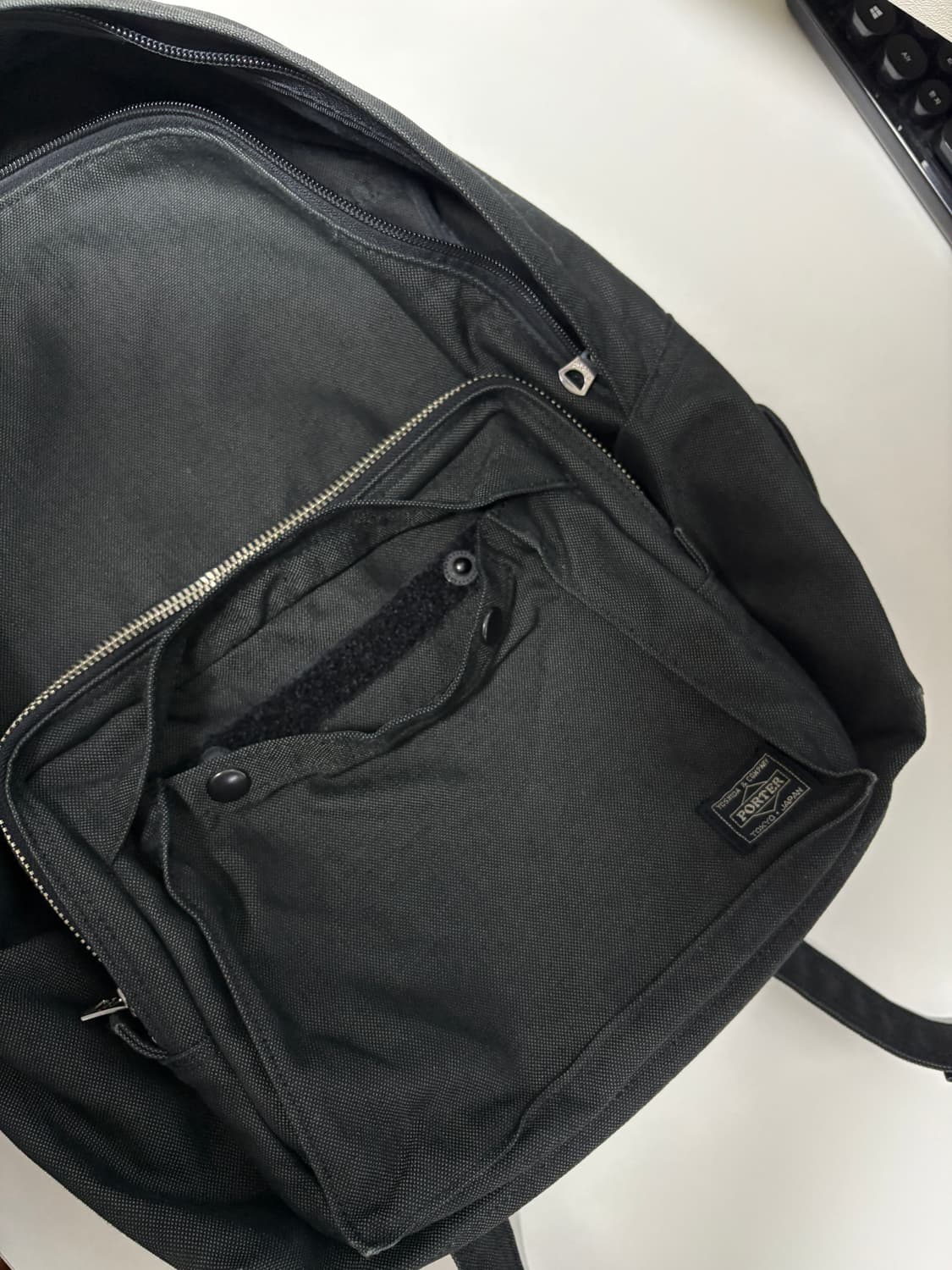 포터 스모키 차콜 그레이 백팩 가방 상품이미지6