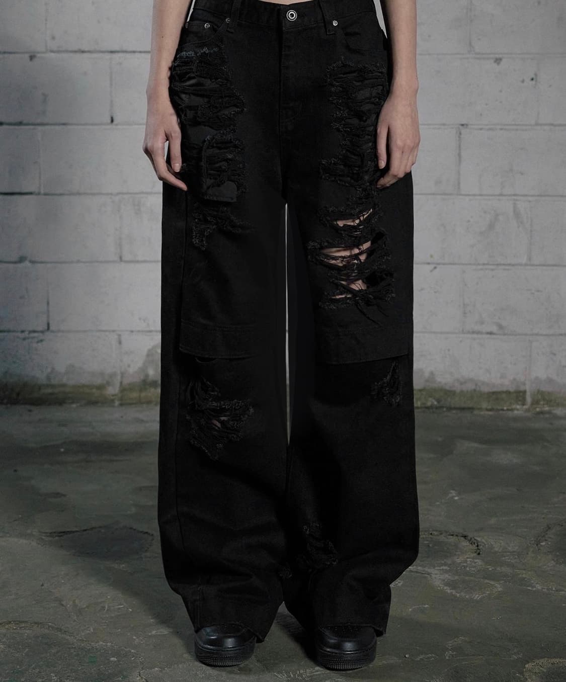 보헴서 KNEE OPEN RIPPED WIDE JEANS BLACK S 상품이미지1