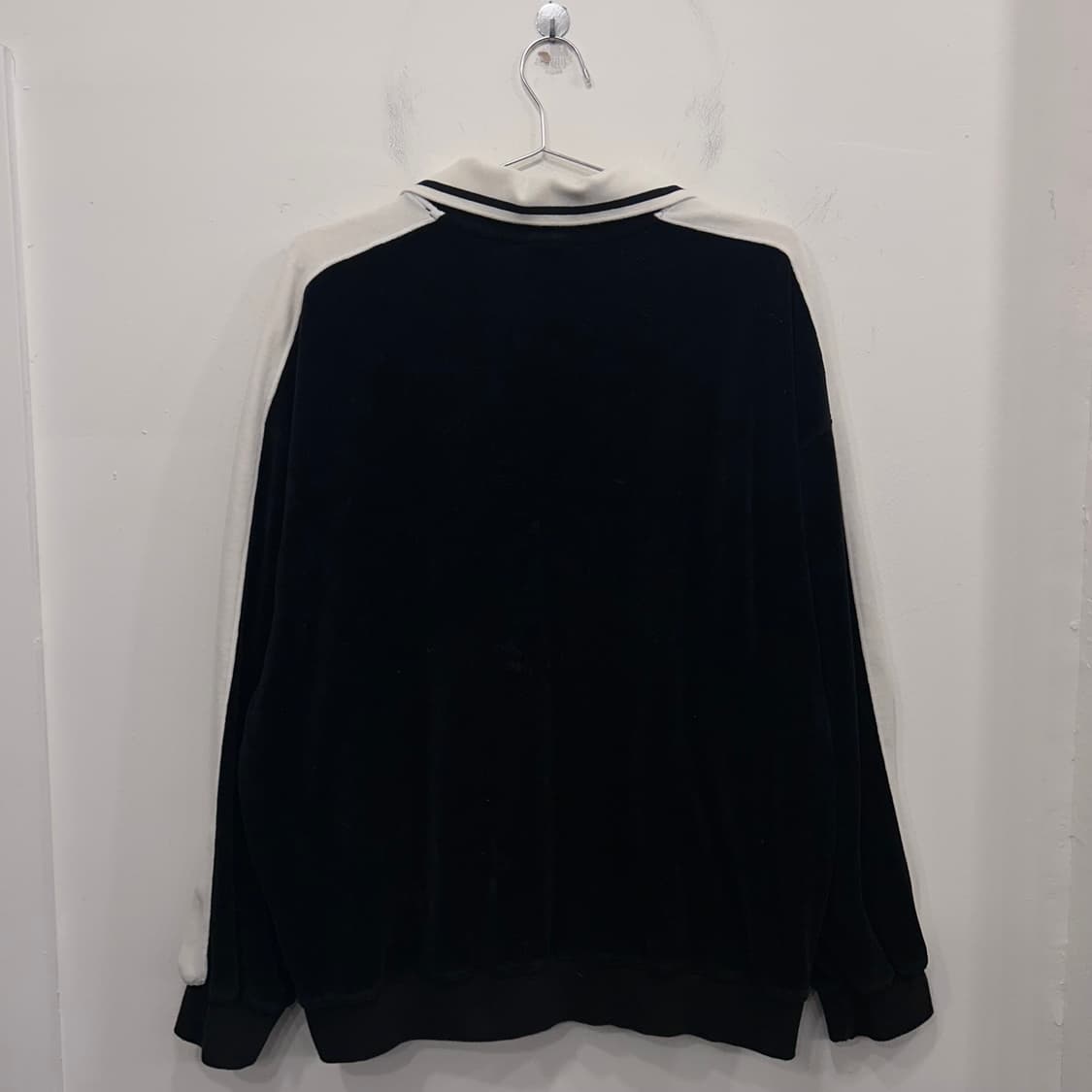 코드그라피 패치로고 카라 브이넥 벨벳 맨투맨 상품이미지5