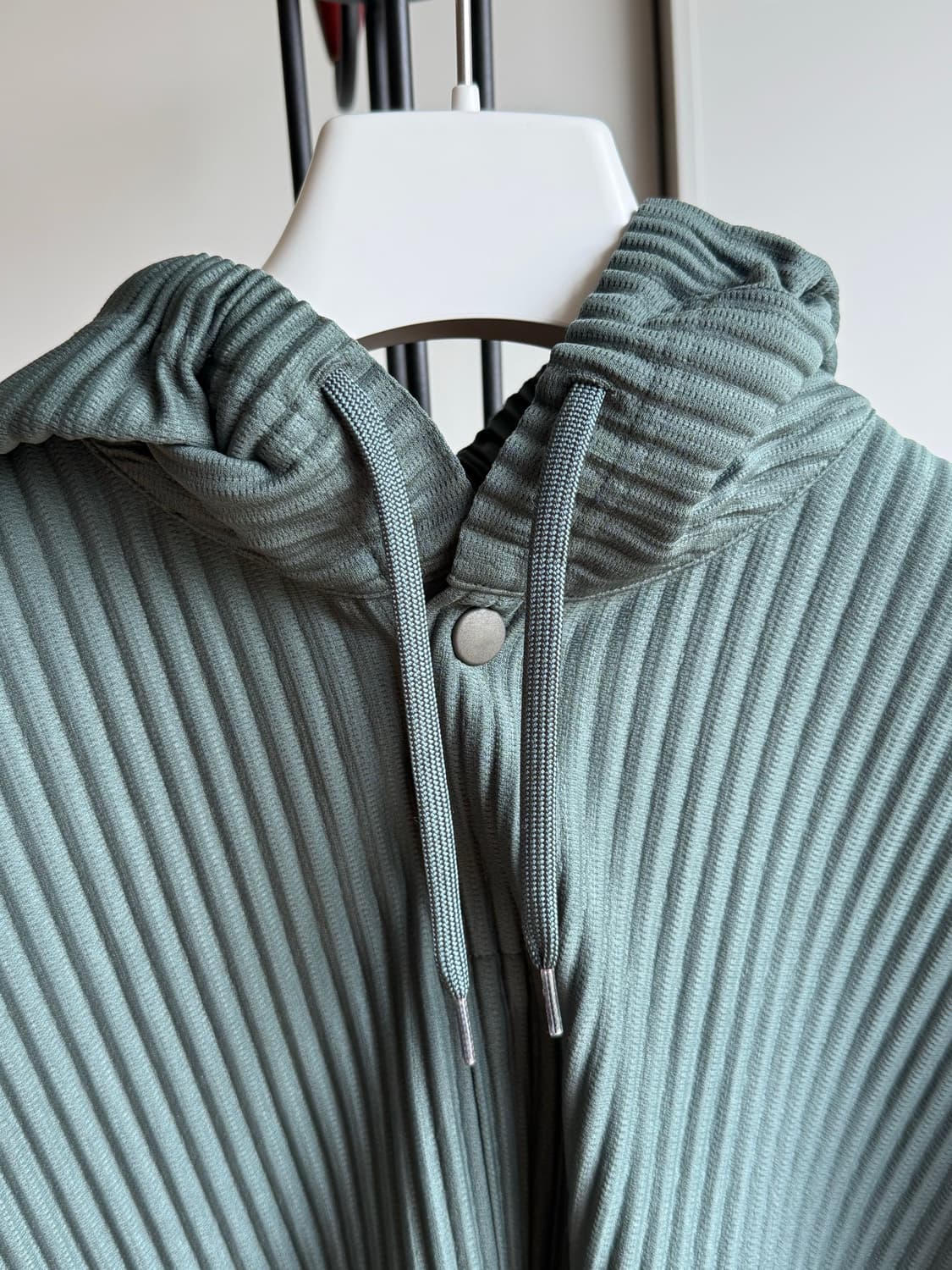 [3] Homme Plisse Anorak Hoodie Green 상품이미지3