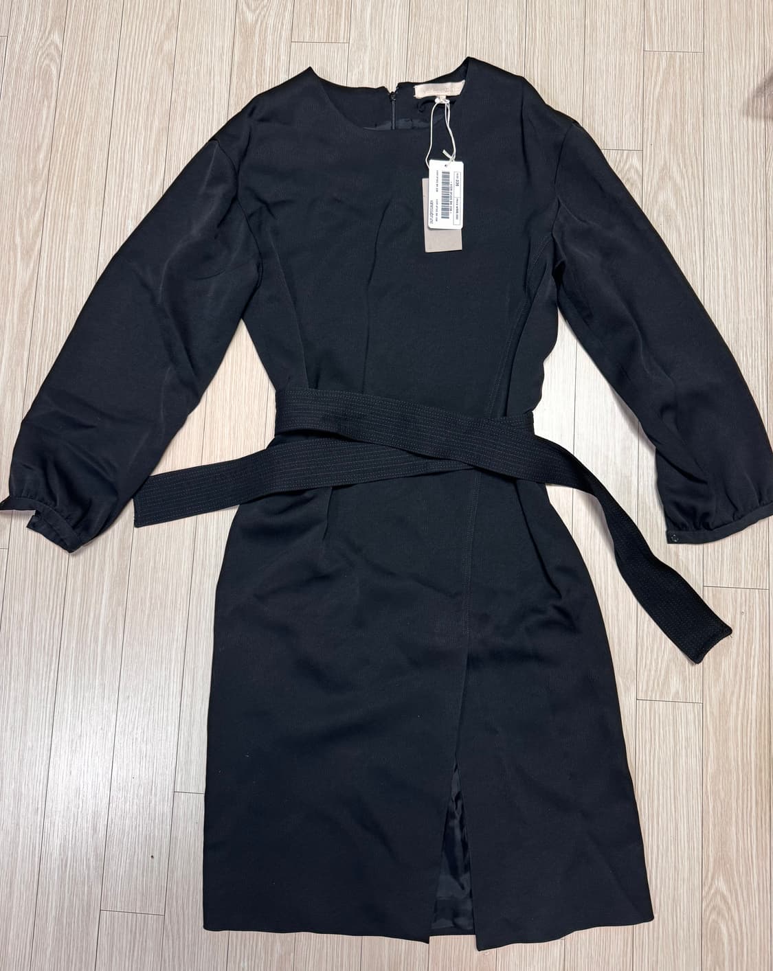 55 텍달린 새상품 바네사브루노 정가70만원 랩스타일 블랙 긴팔 원피스 상품이미지6