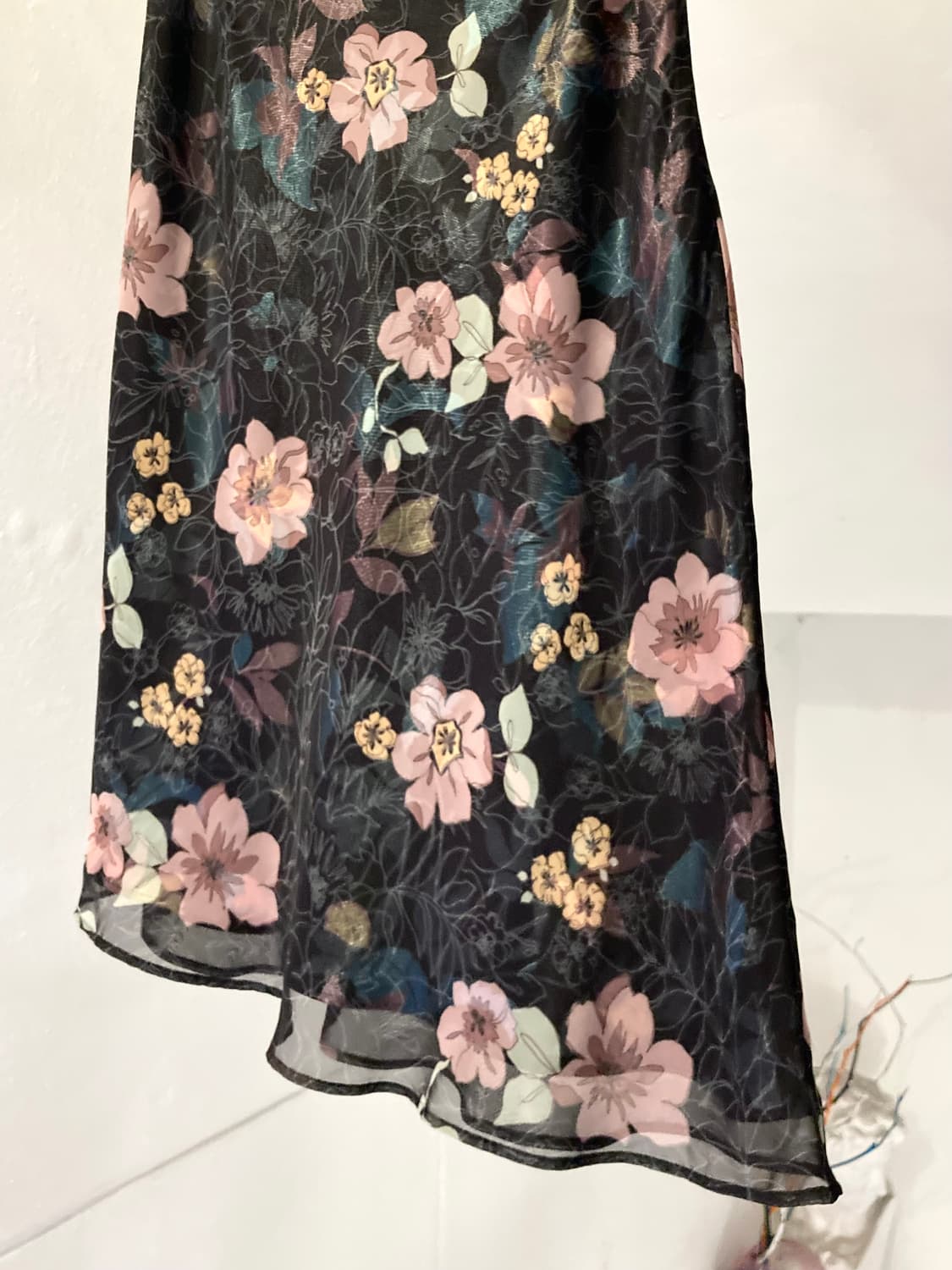 y2k 새틴 미디 플레어 프릴 스커트 상품이미지3