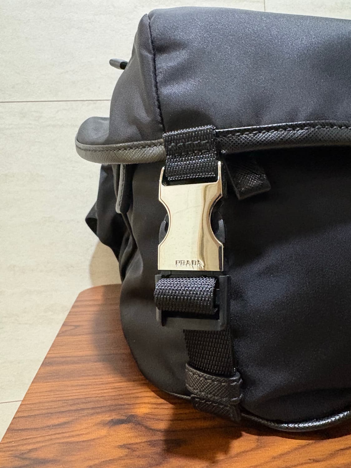 프라다 바이커백 라지 2vh991 상품이미지2