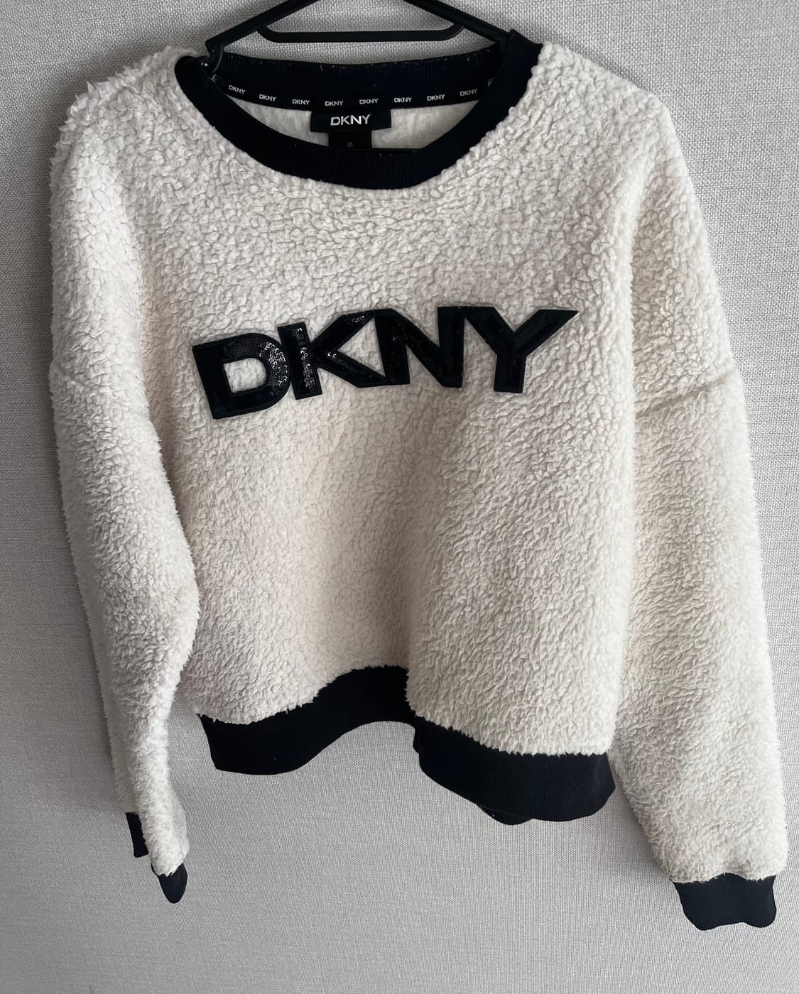 DKNY 셰르파 스웨트셔츠 상품이미지1