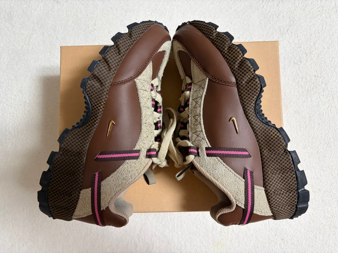 (240) 나이키x자크뮈스 에어 휴마라 LX (에일 브라운 앤 골드) 상품이미지3