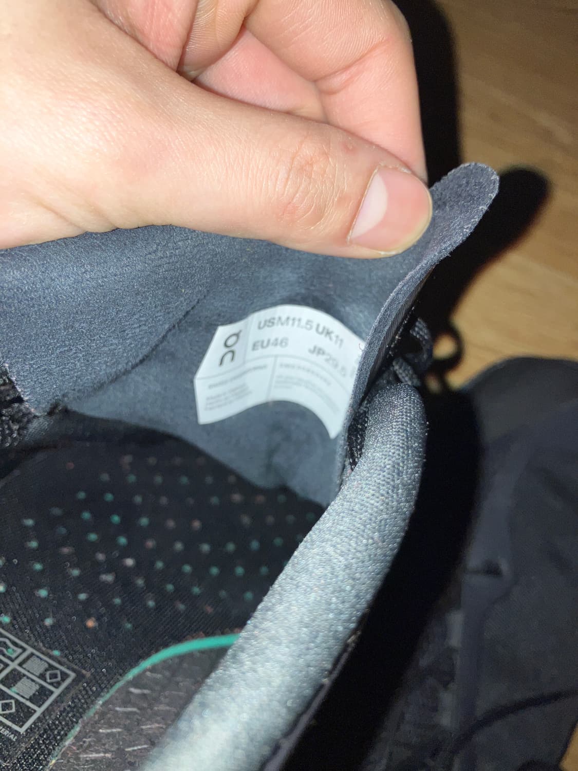 온 러닝 x 포스트 아카이브 팩션 (파프) 클라우드벤쳐 피크 올 블랙 상품이미지6