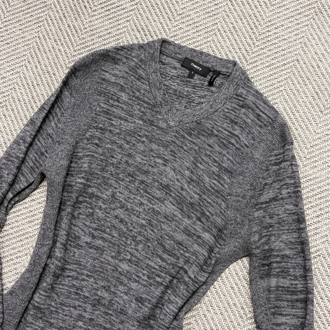 띠어리 브이넥 니트 v1006 상품이미지3