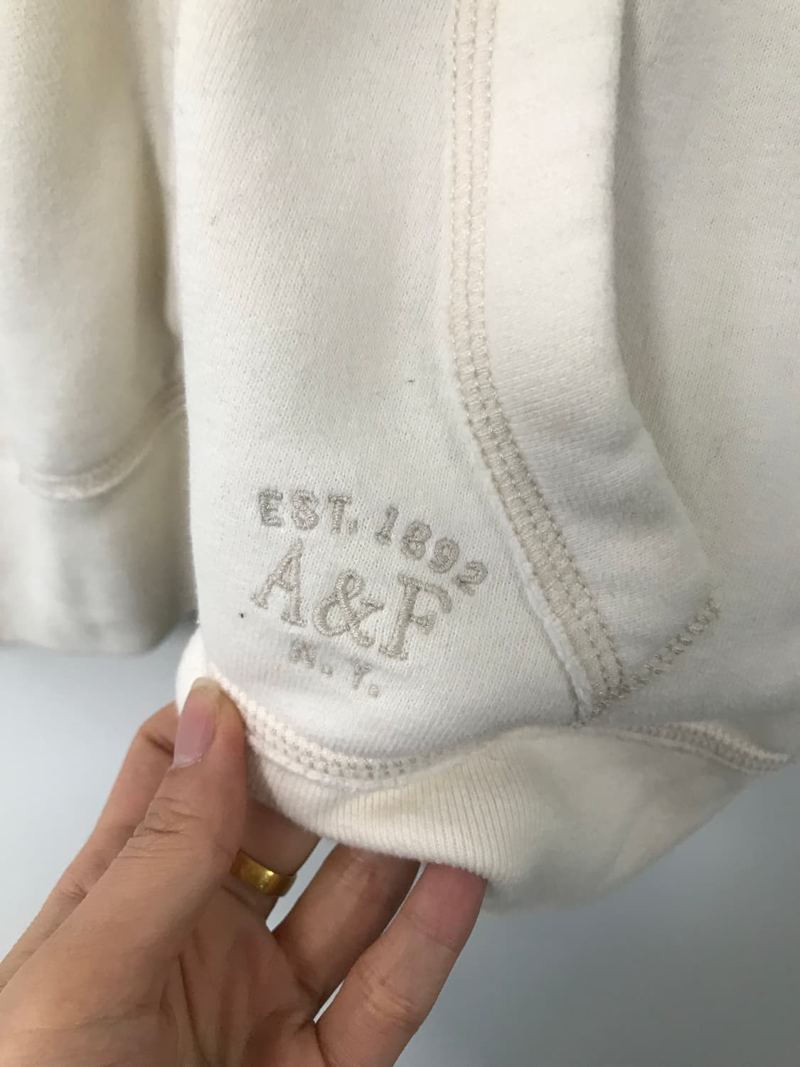 아베크롬비 y2k 와투케 산양로고 아이보리 하프 후드집업 상품이미지4