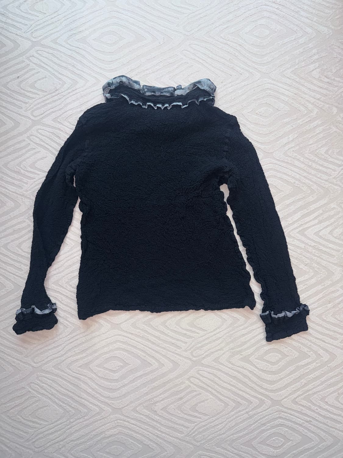 이세이 미야케 블랙 프릴 터틀넥티 상품이미지2