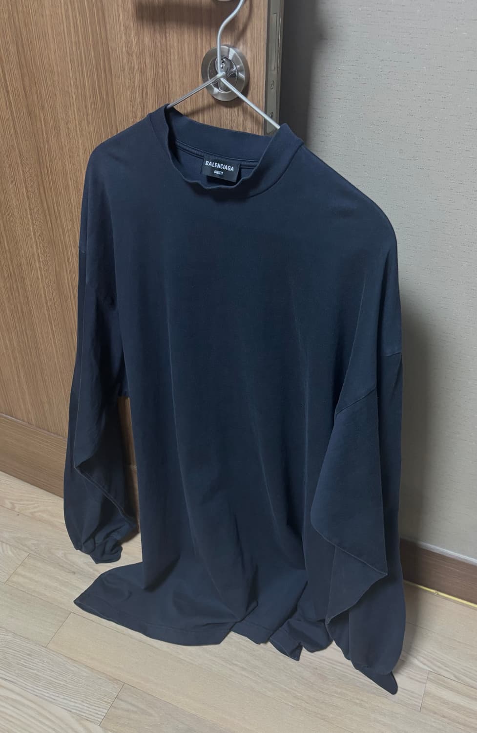 발렌시아가 탭 롱슬리브 상품이미지2