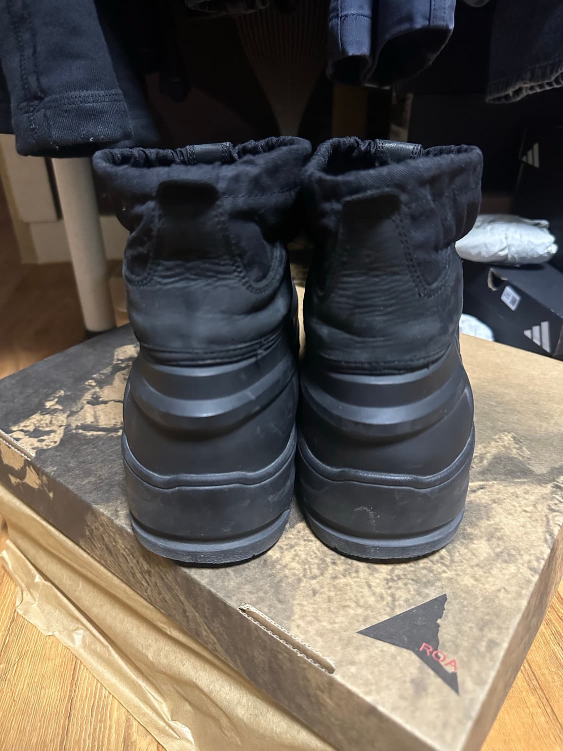 [42] 로아 로우 탑 루버 부츠 블랙 상품이미지3