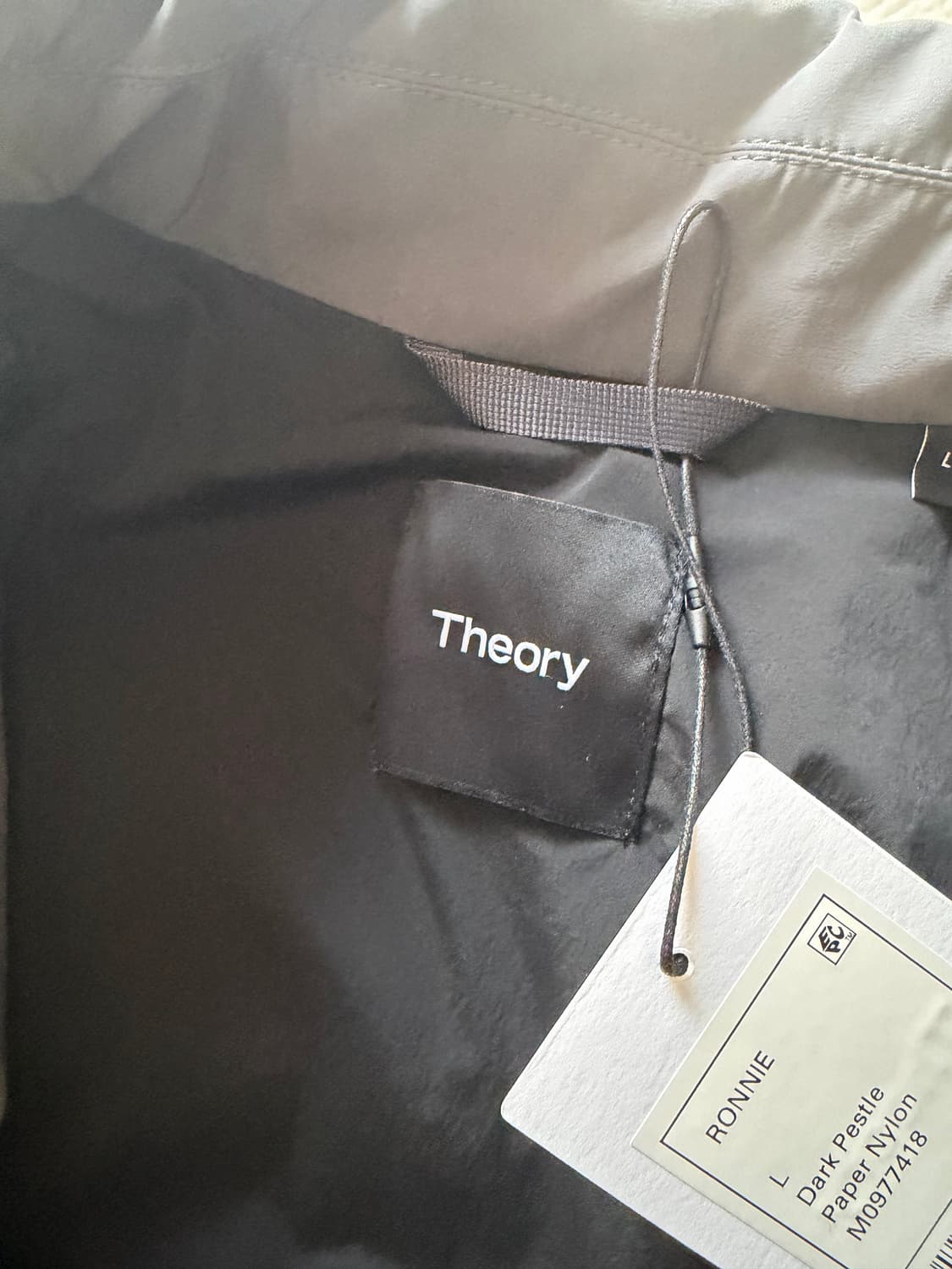 띠어리 로니 다운 코트 팝니다(L사이즈).  상품이미지3