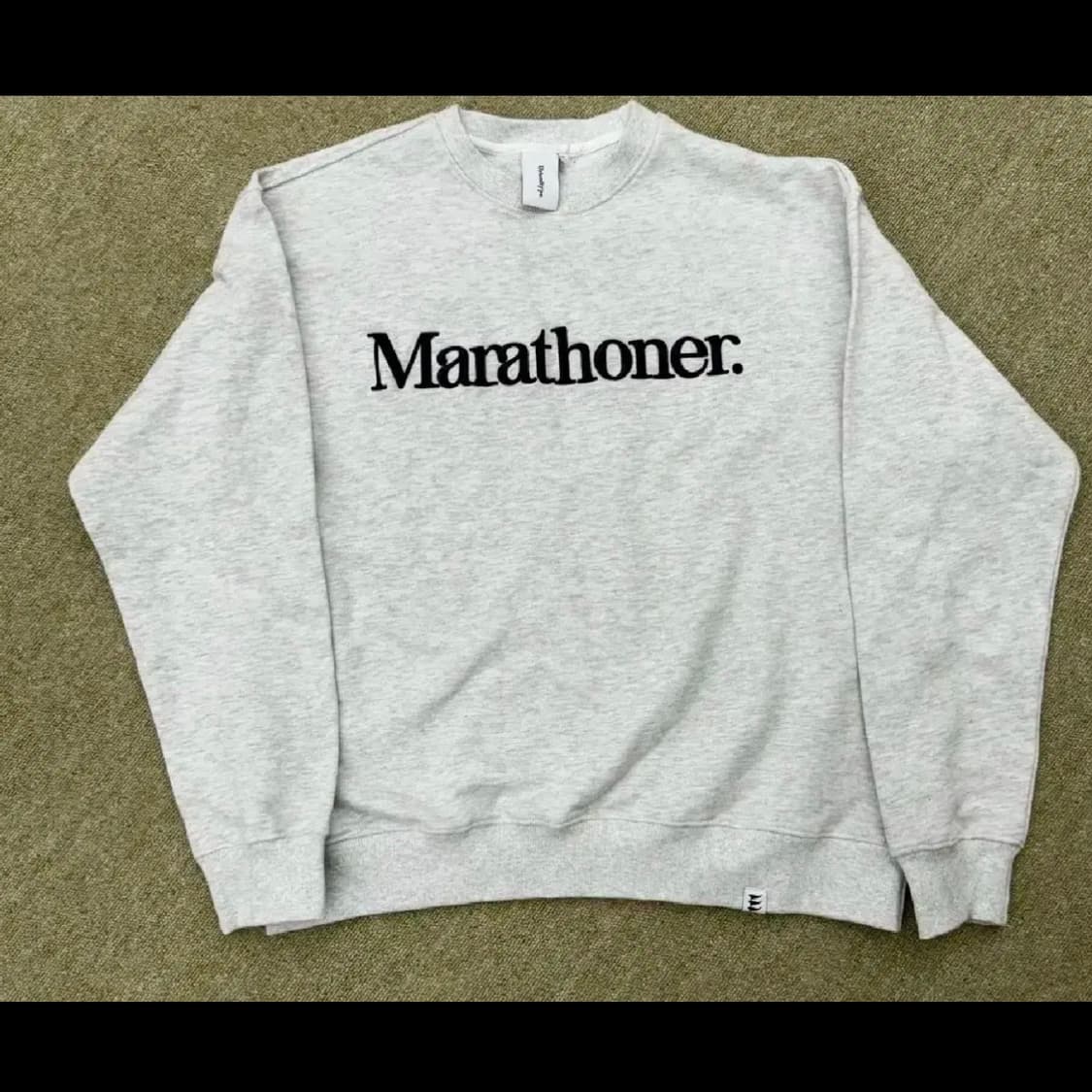 어반디타입 Marathoner 그레이 맨투맨 (3) 상품이미지1