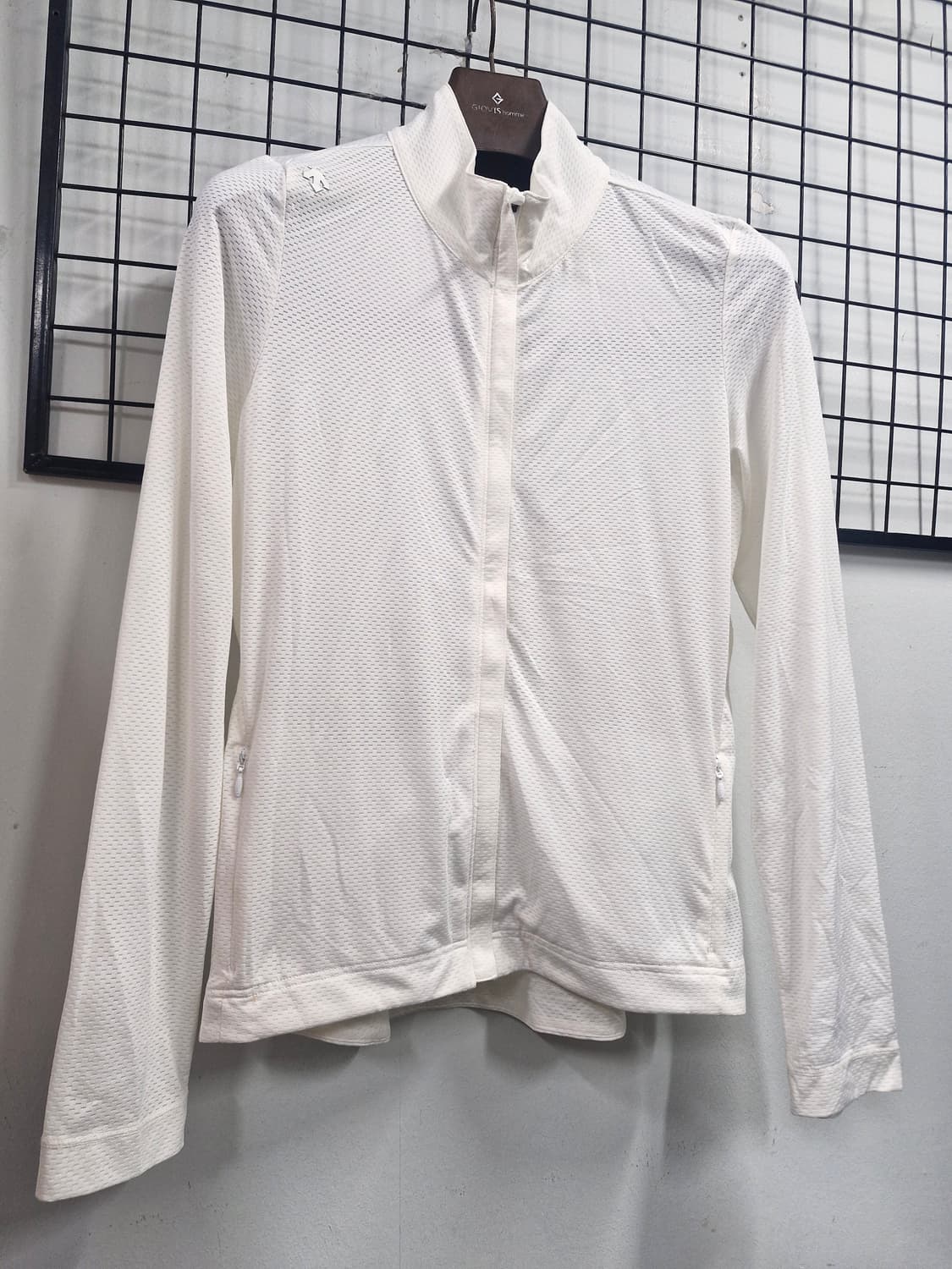 95-100L/66-77 데상트 화이트 기능성 자켓. 상품이미지2