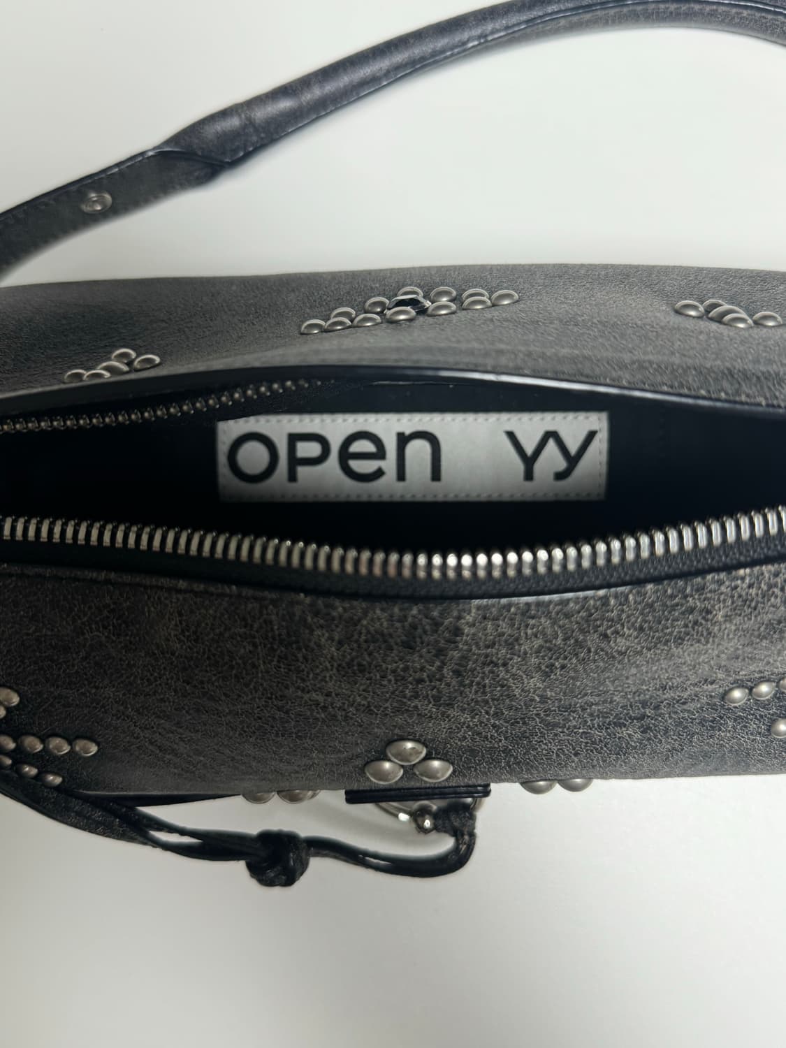 Open yy 오픈와이와이 스터드 필로우백  상품이미지4