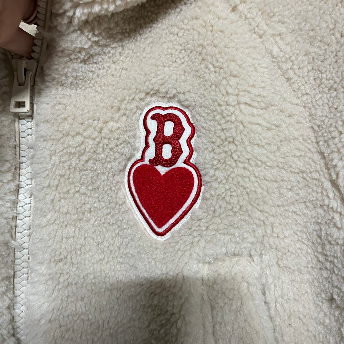 MLB 보스턴 하트 뽀글이 자켓 XS 상품이미지4