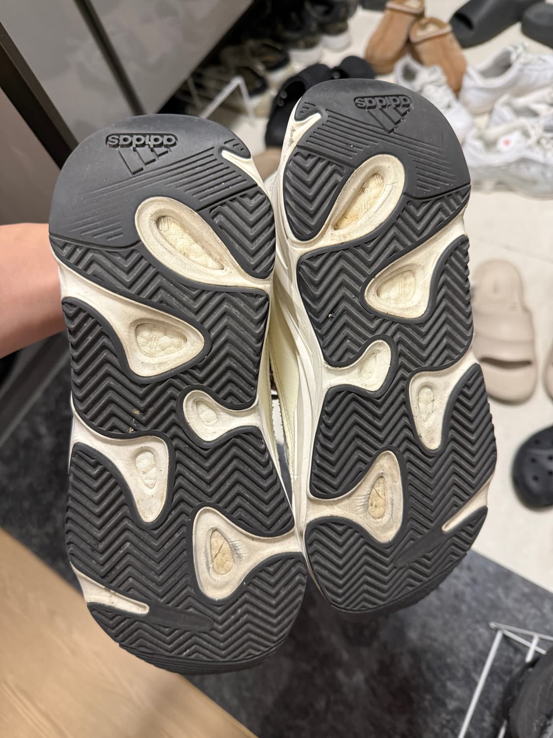 아디다스 이지부스트 700 스태틱 260 상품이미지6