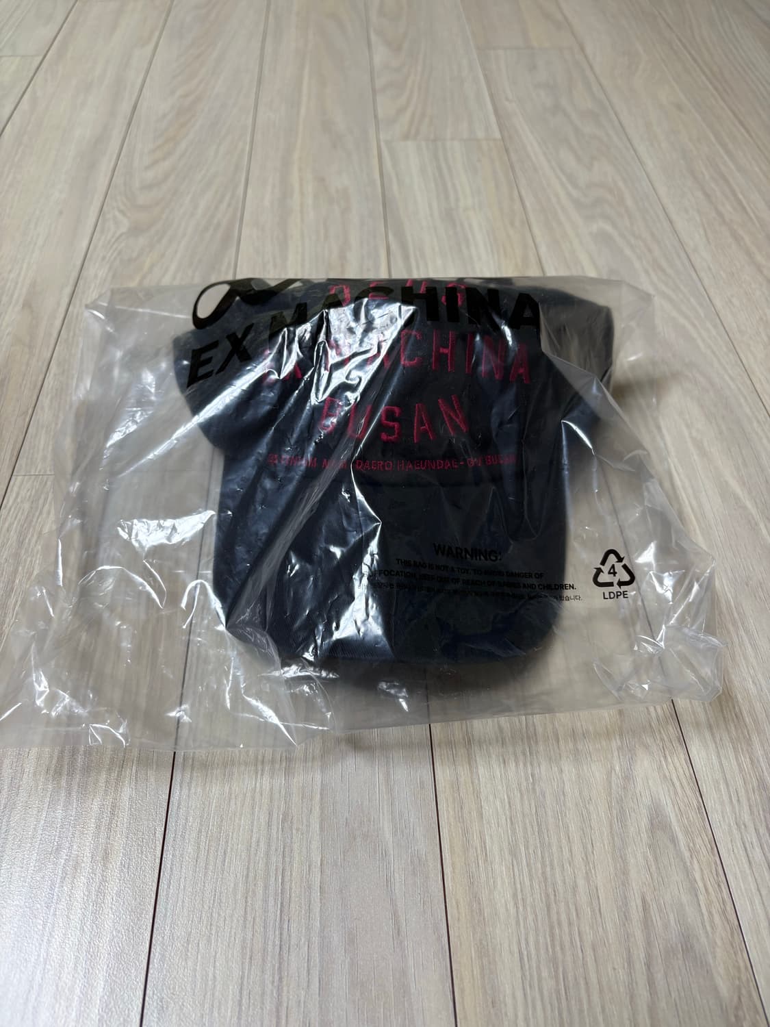 데우스 엑스 마키나 부산 매장 한정 볼캡 상품이미지1