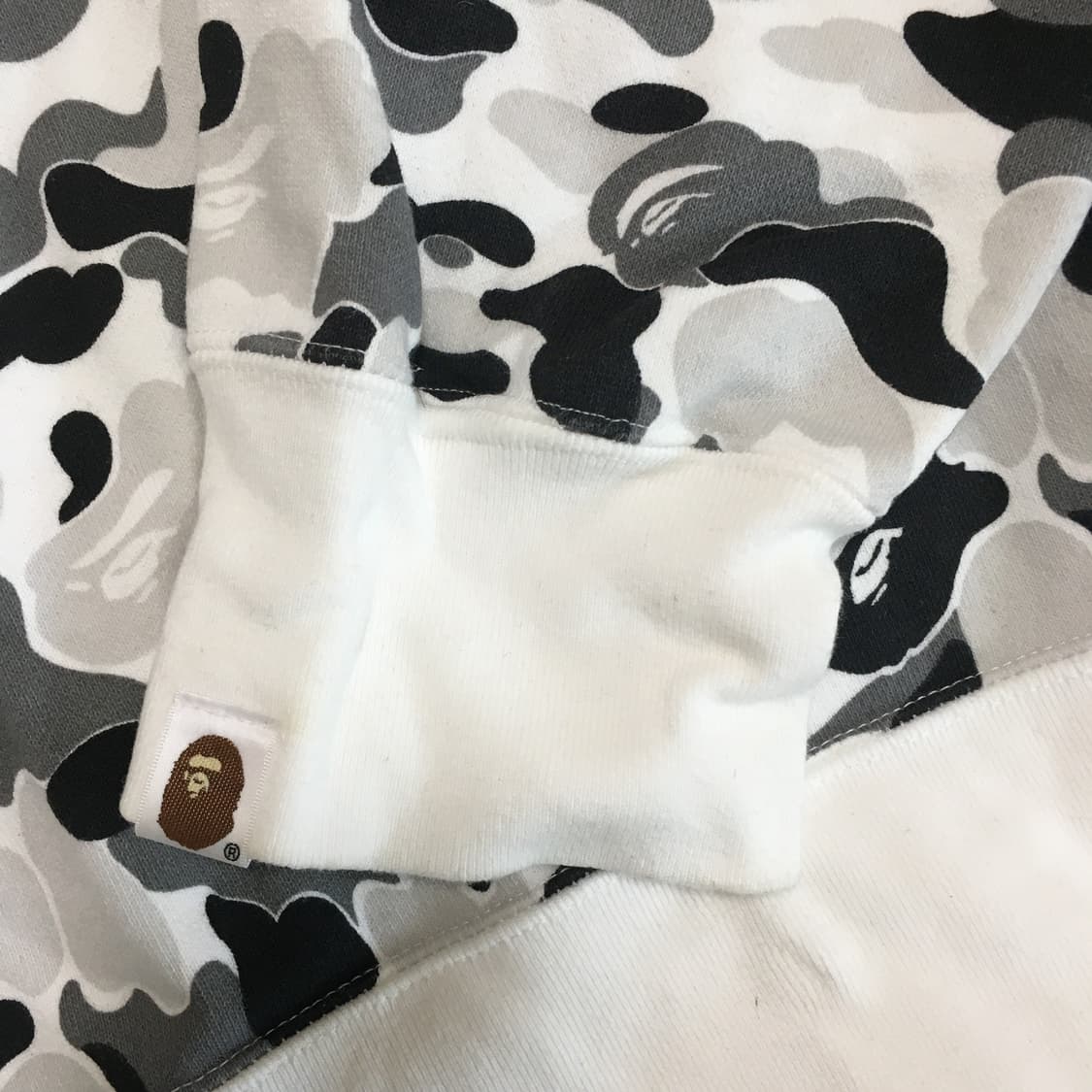 베이프 카모 크리스탈 맨투맨 상품이미지4