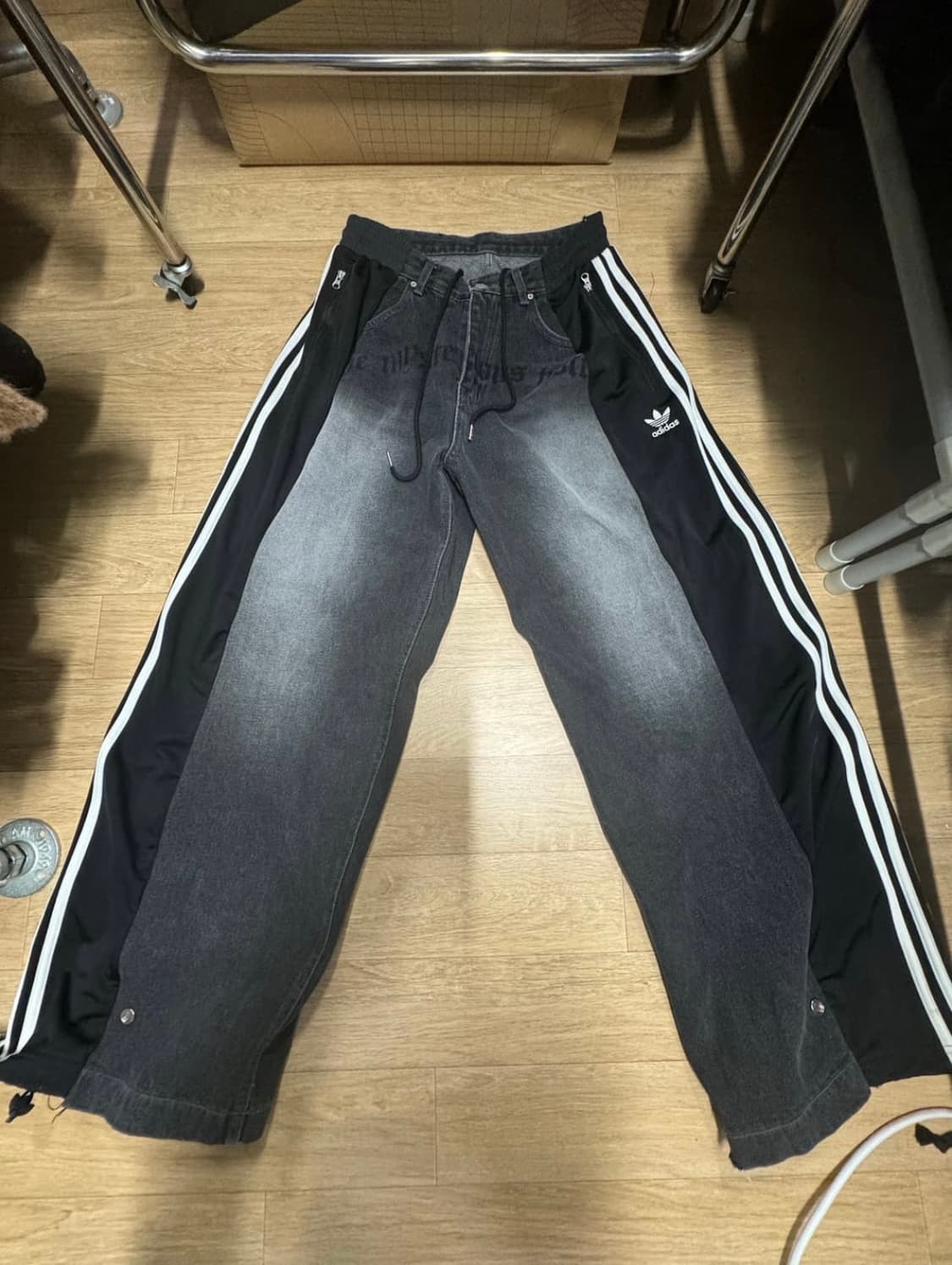 아이다스 청바지 리메이크 상품이미지1