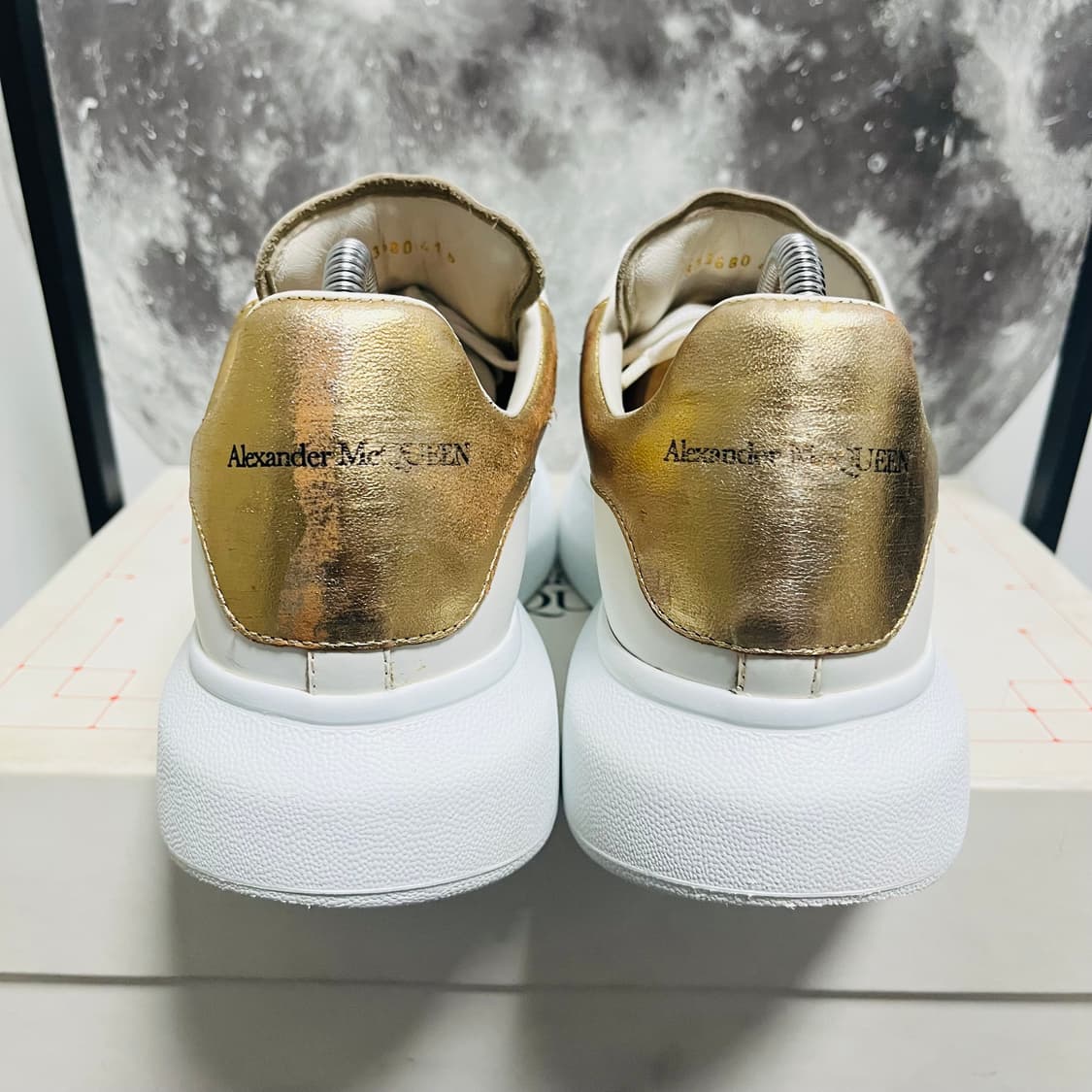 정품 41) 알렉산더 맥퀸 골드 오버솔 스니커즈 265~270 상품이미지4