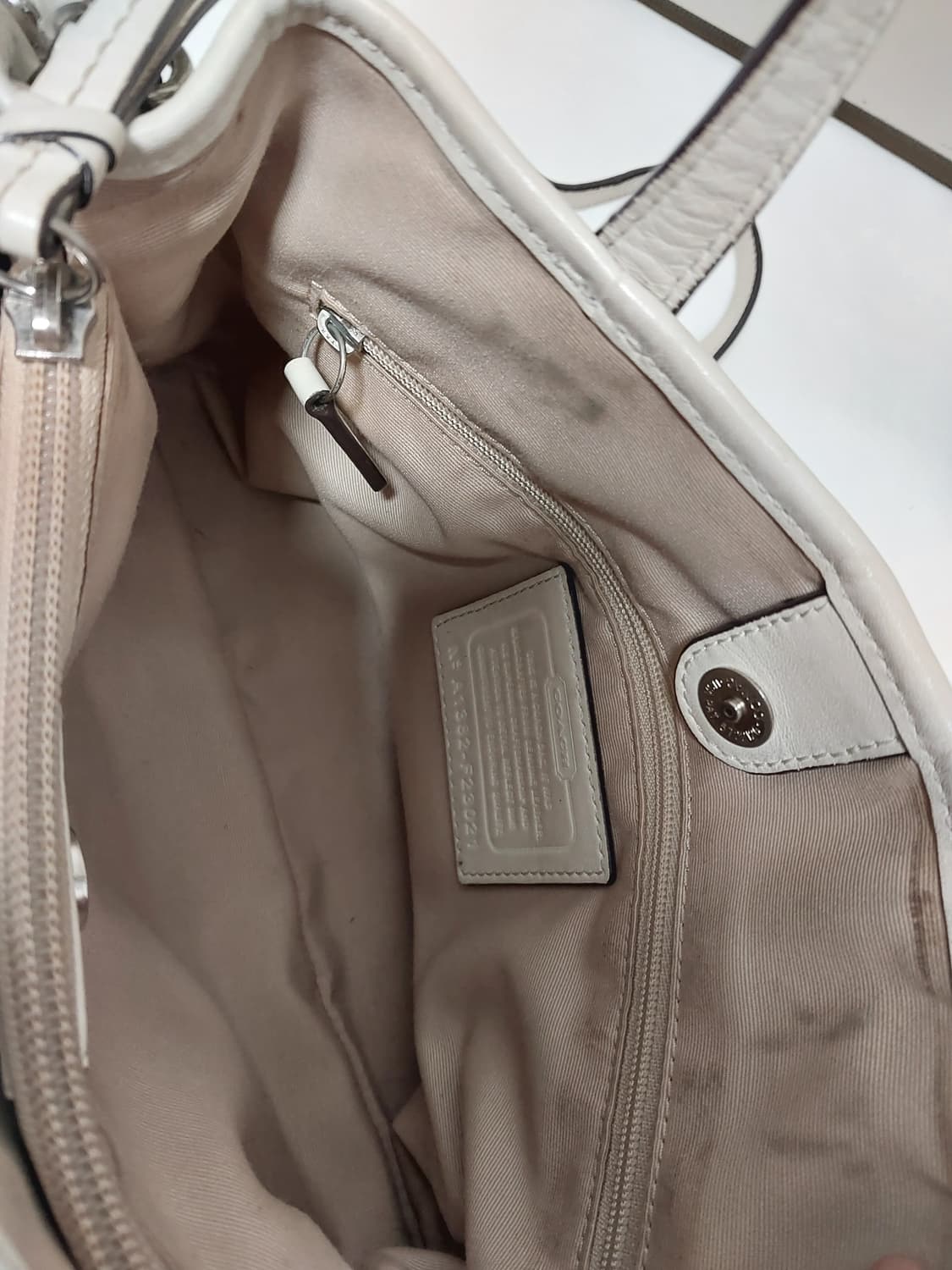 코치 빈티지 화이트 투웨이백 상품이미지8