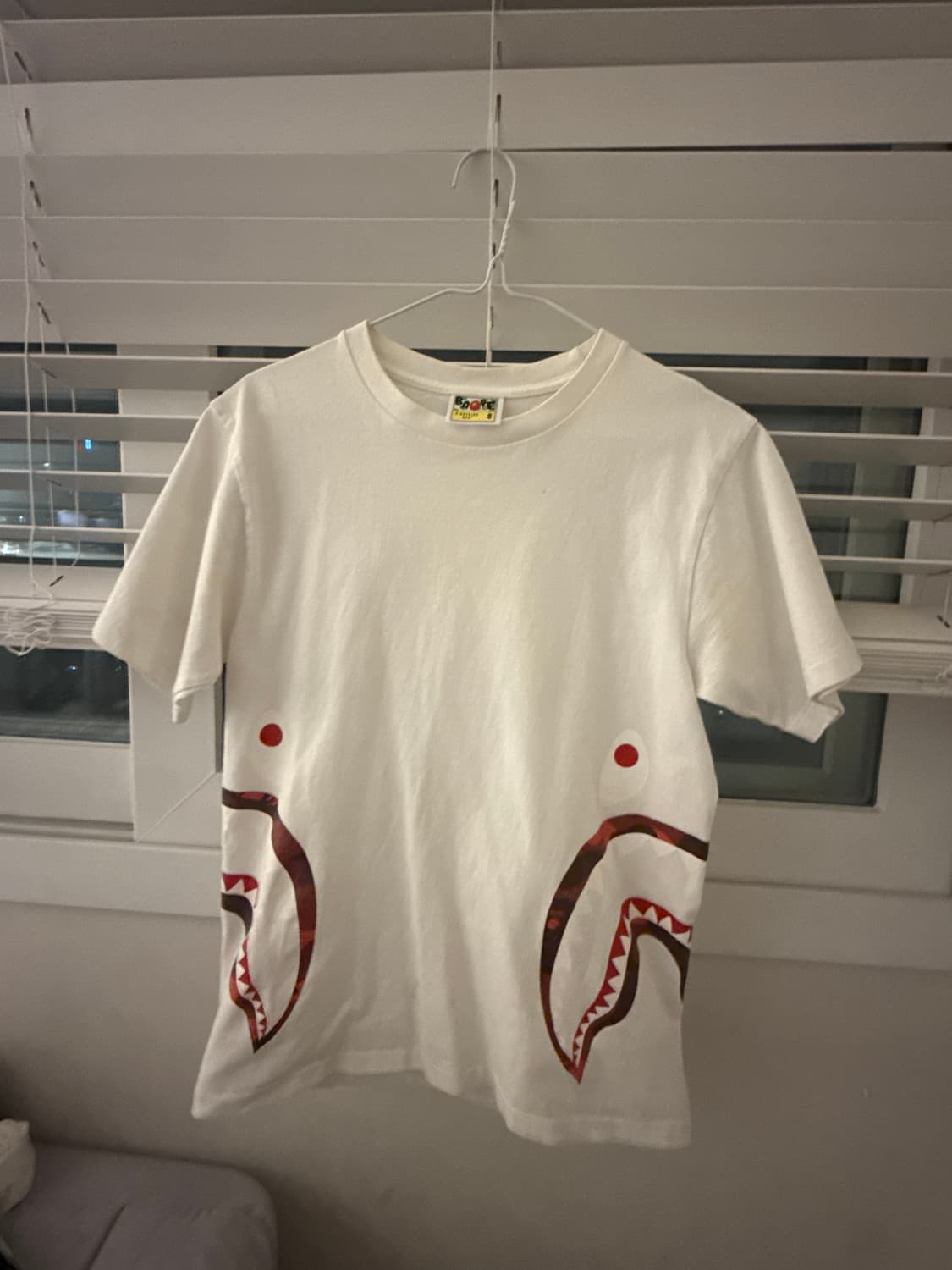 베이프 사이드 샤크 카모 프린팅 반팔 상품이미지1